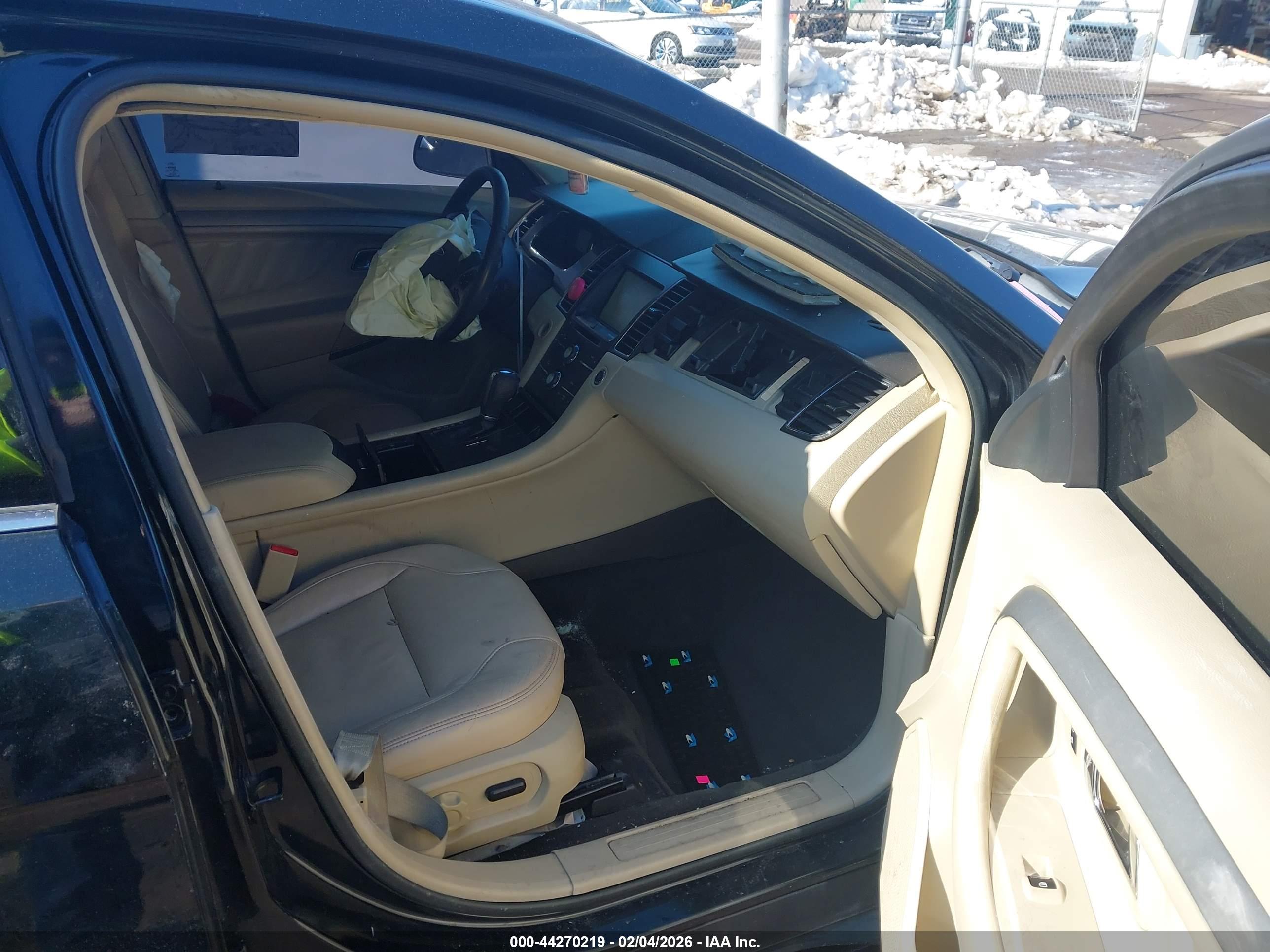 FORD TAURUS image 5