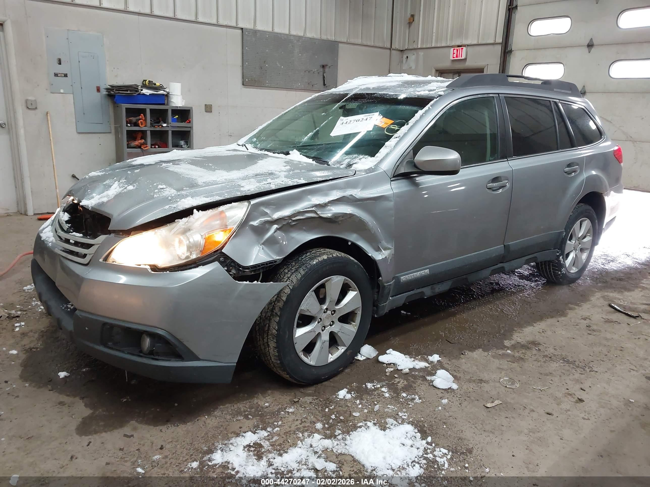 SUBARU OUTBACK image 2