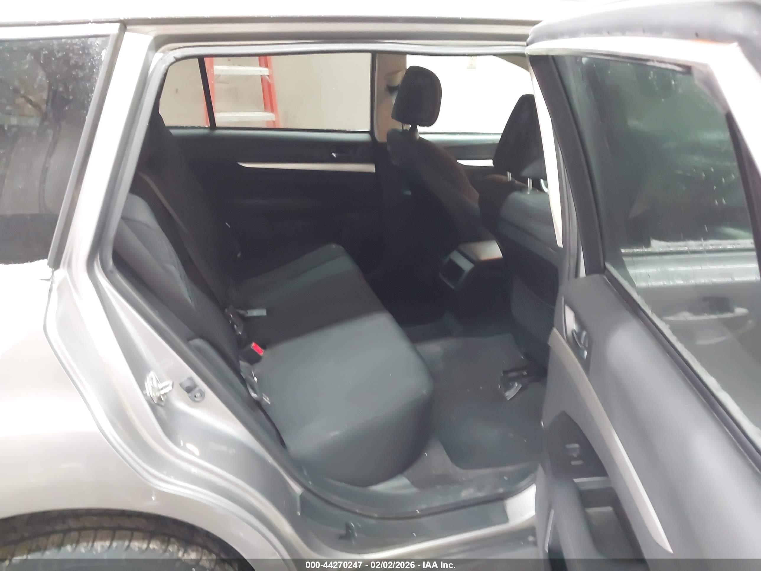 SUBARU OUTBACK image 8