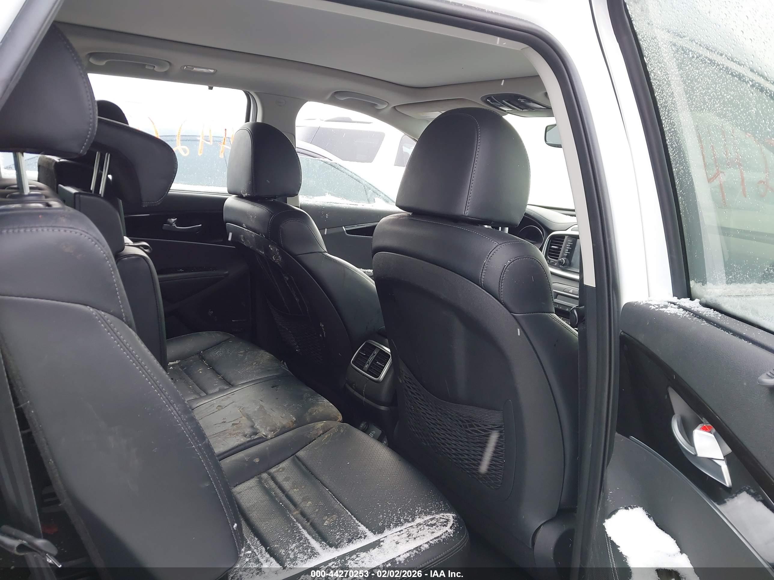 KIA SORENTO image 8