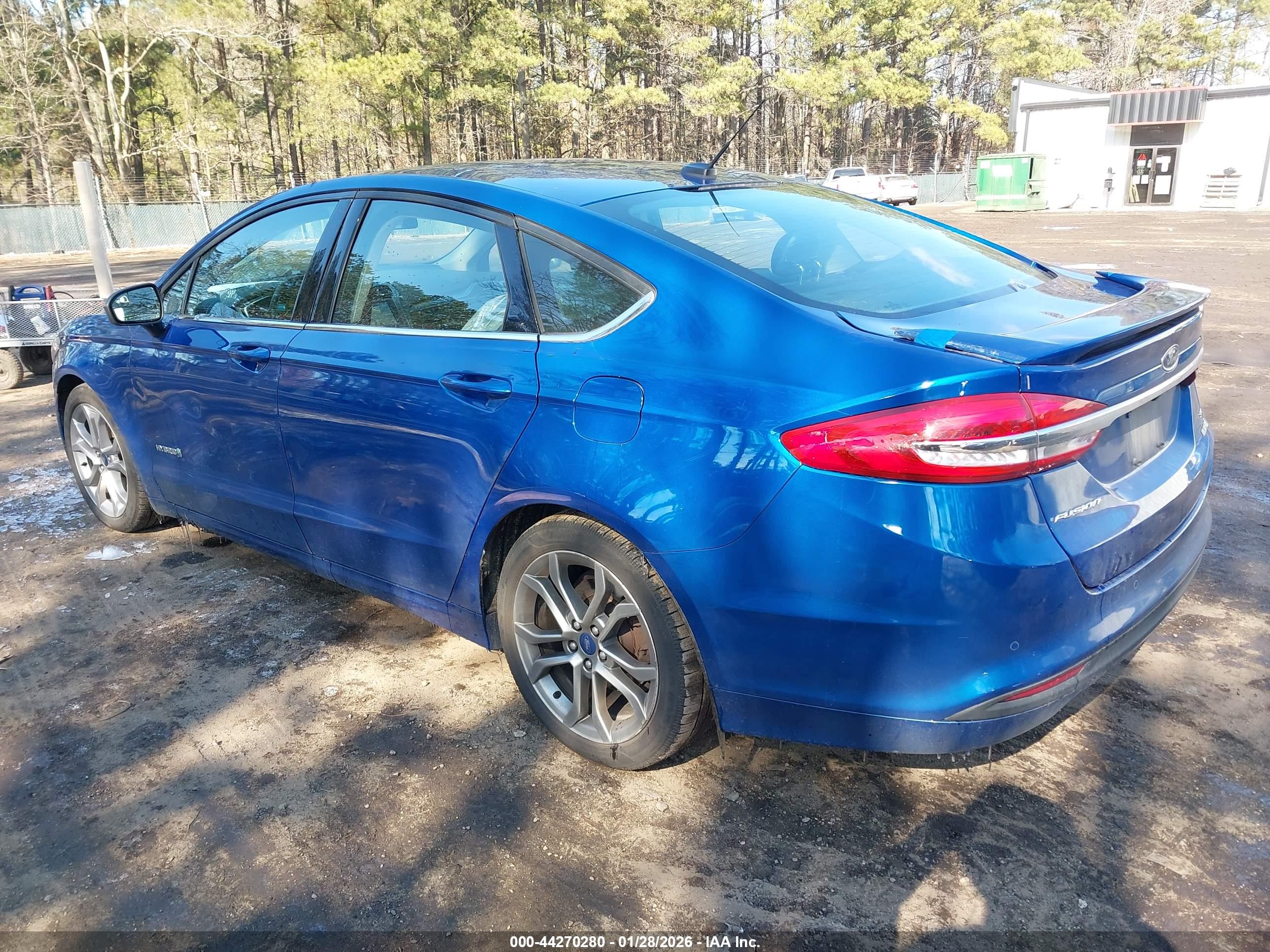 FORD FUSION image 3