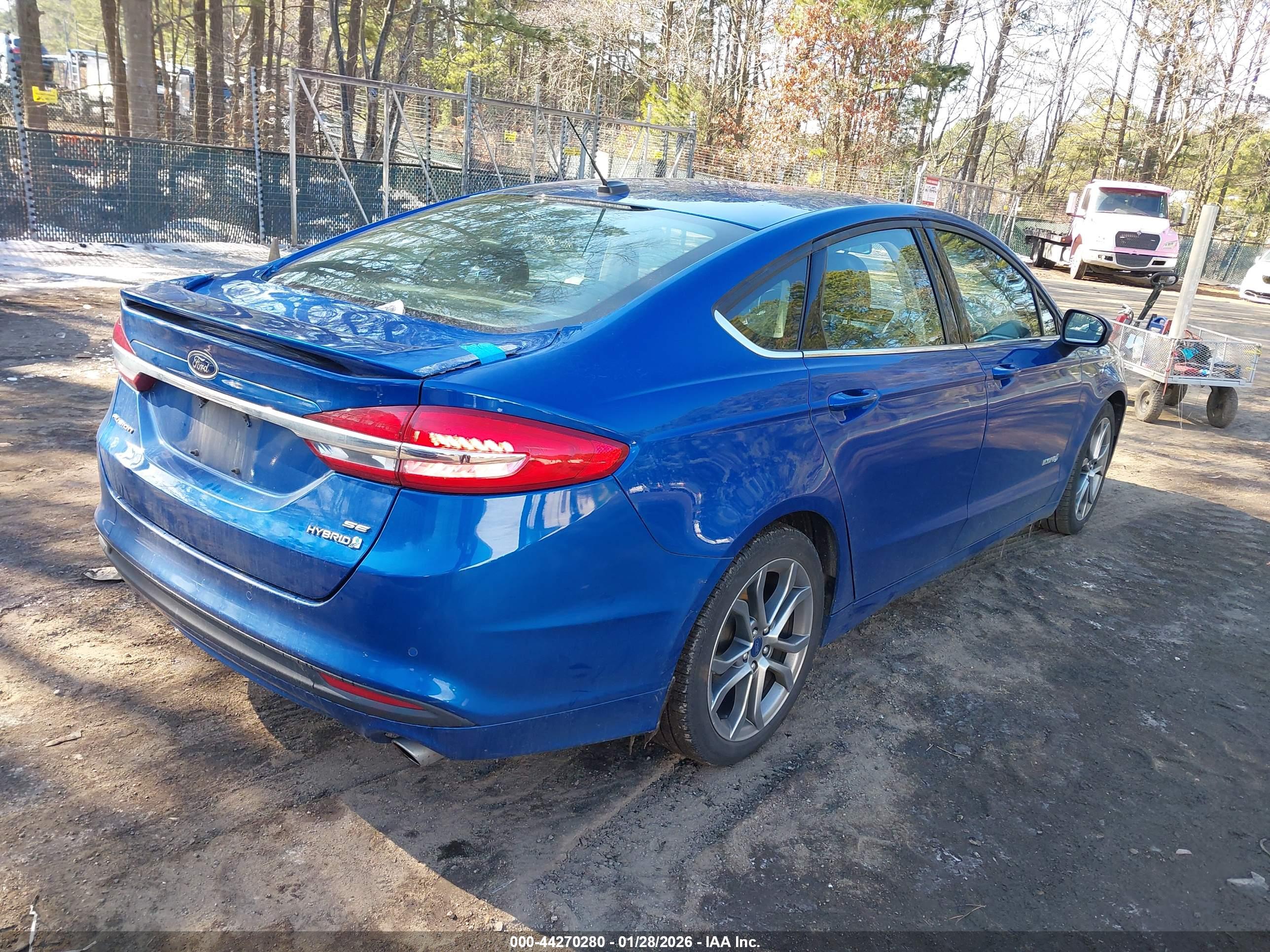 FORD FUSION image 4