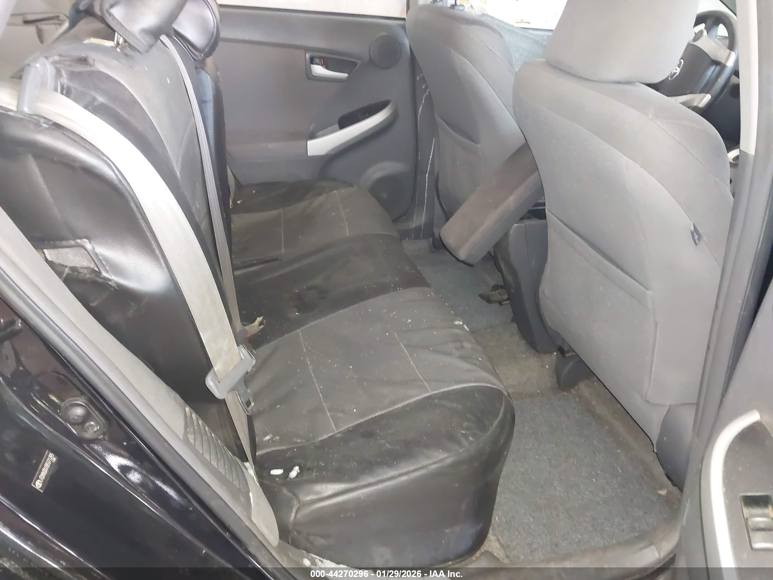 TOYOTA PRIUS image 8