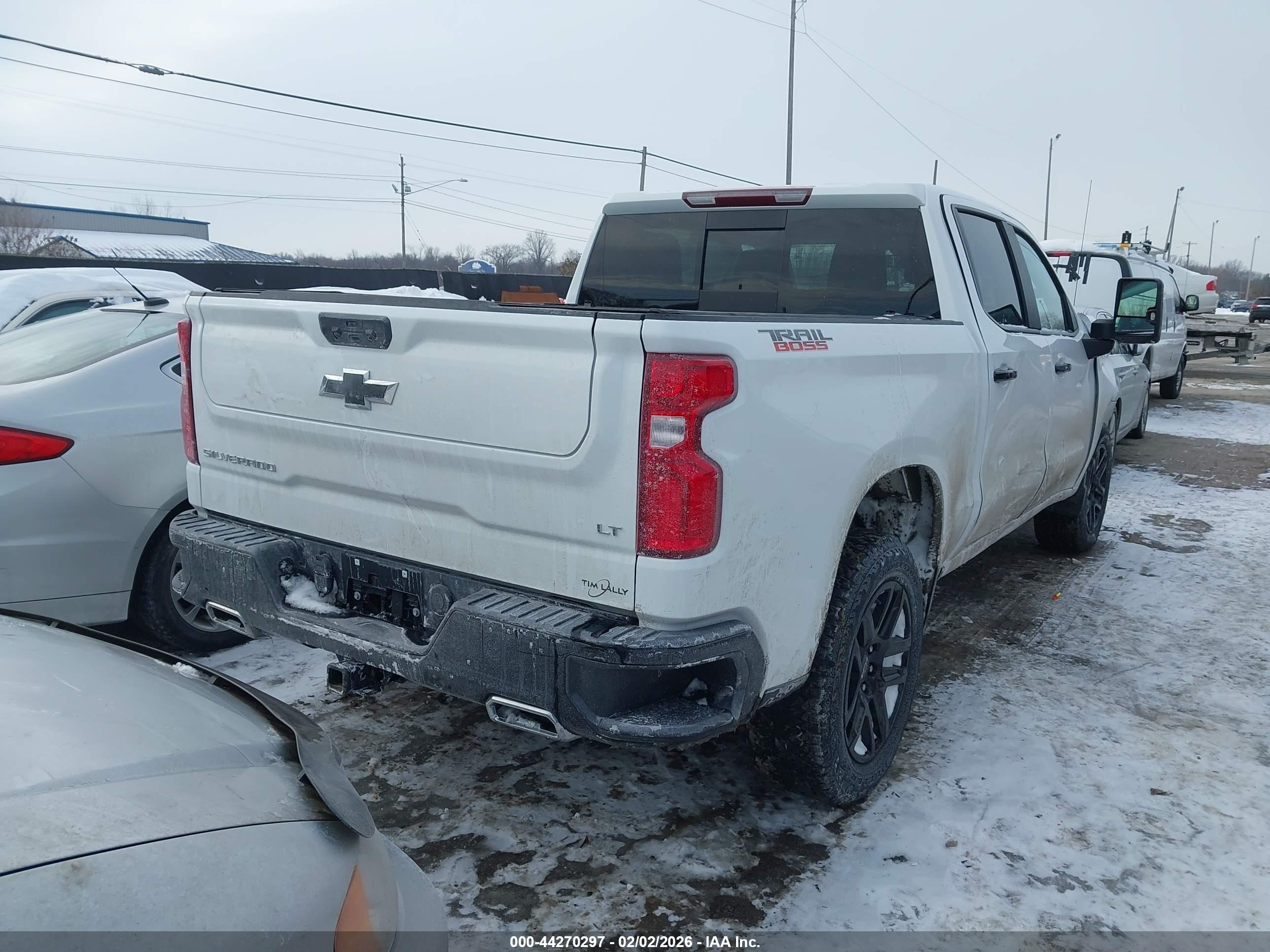 CHEVROLET SILVERADO image 4
