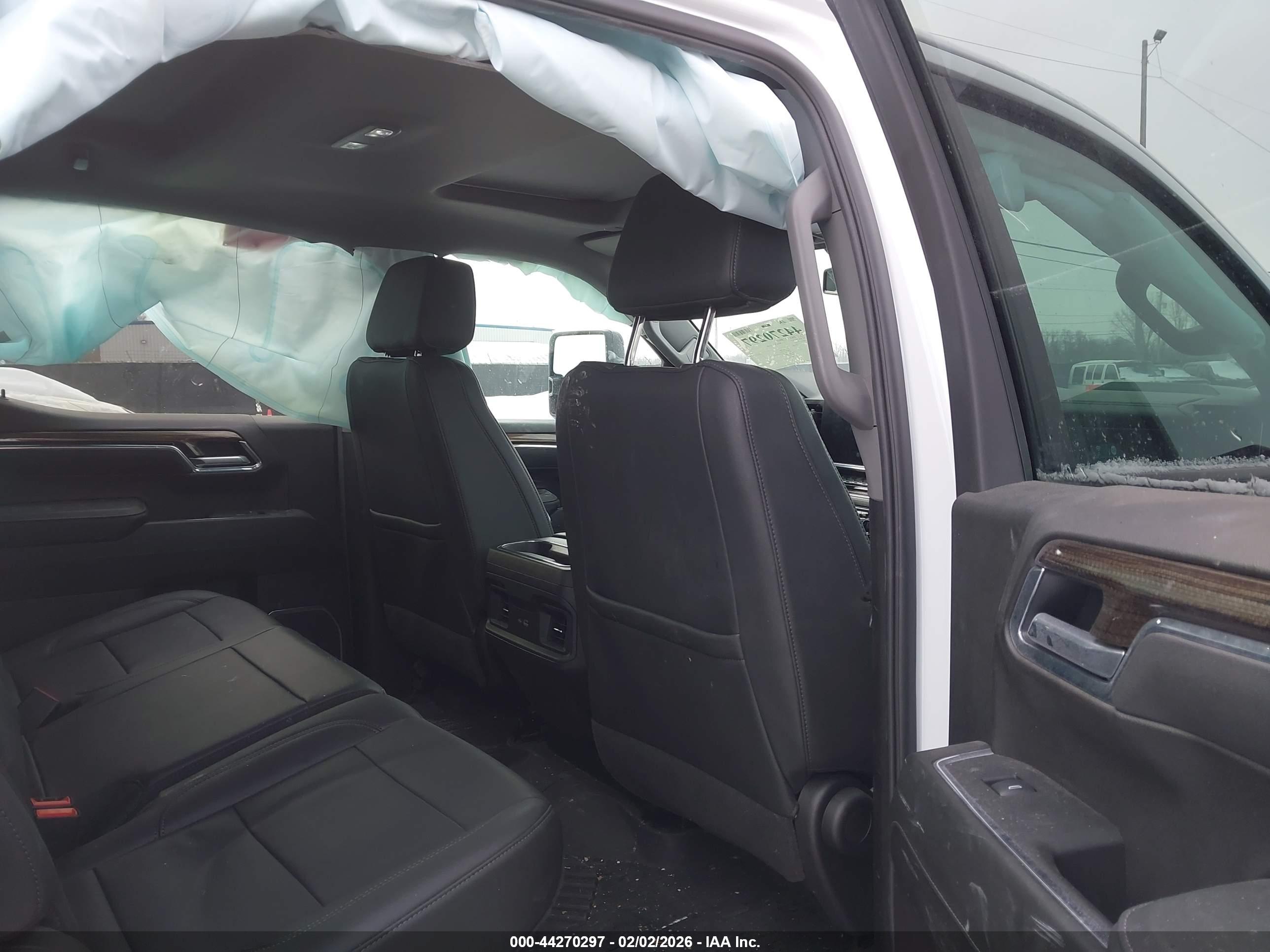 CHEVROLET SILVERADO image 8
