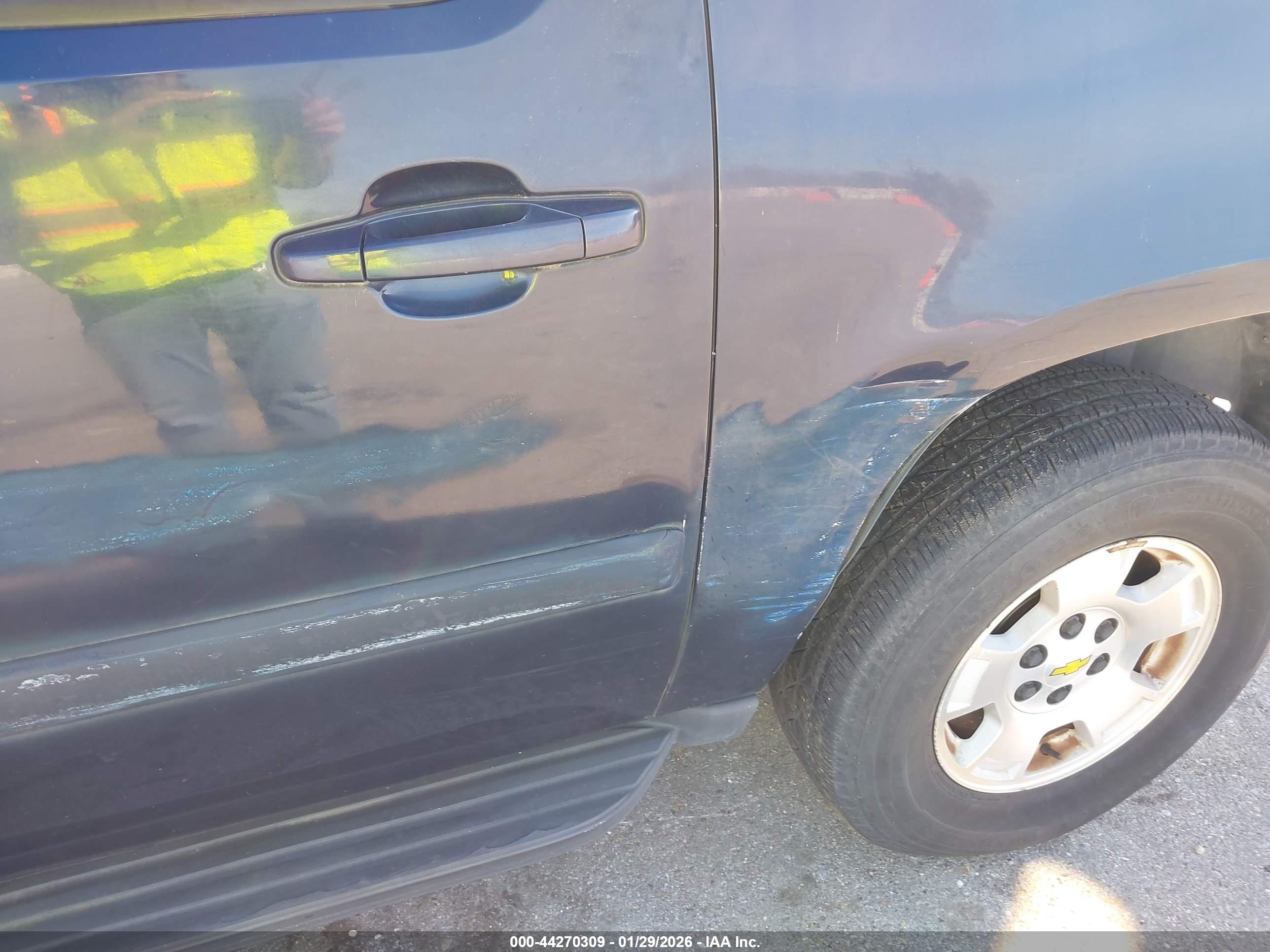 CHEVROLET SUBURBAN image 6