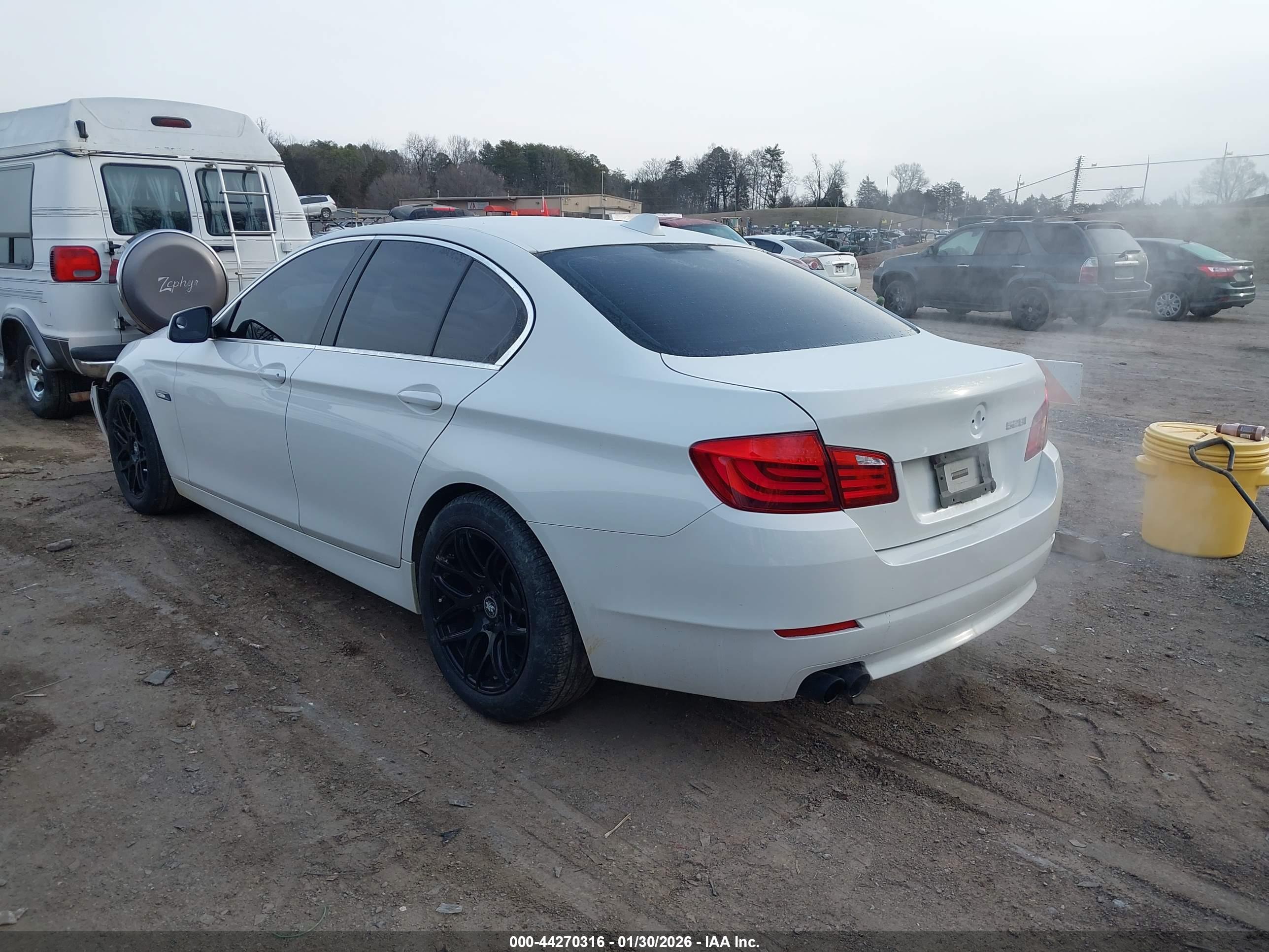 BMW 528I image 3