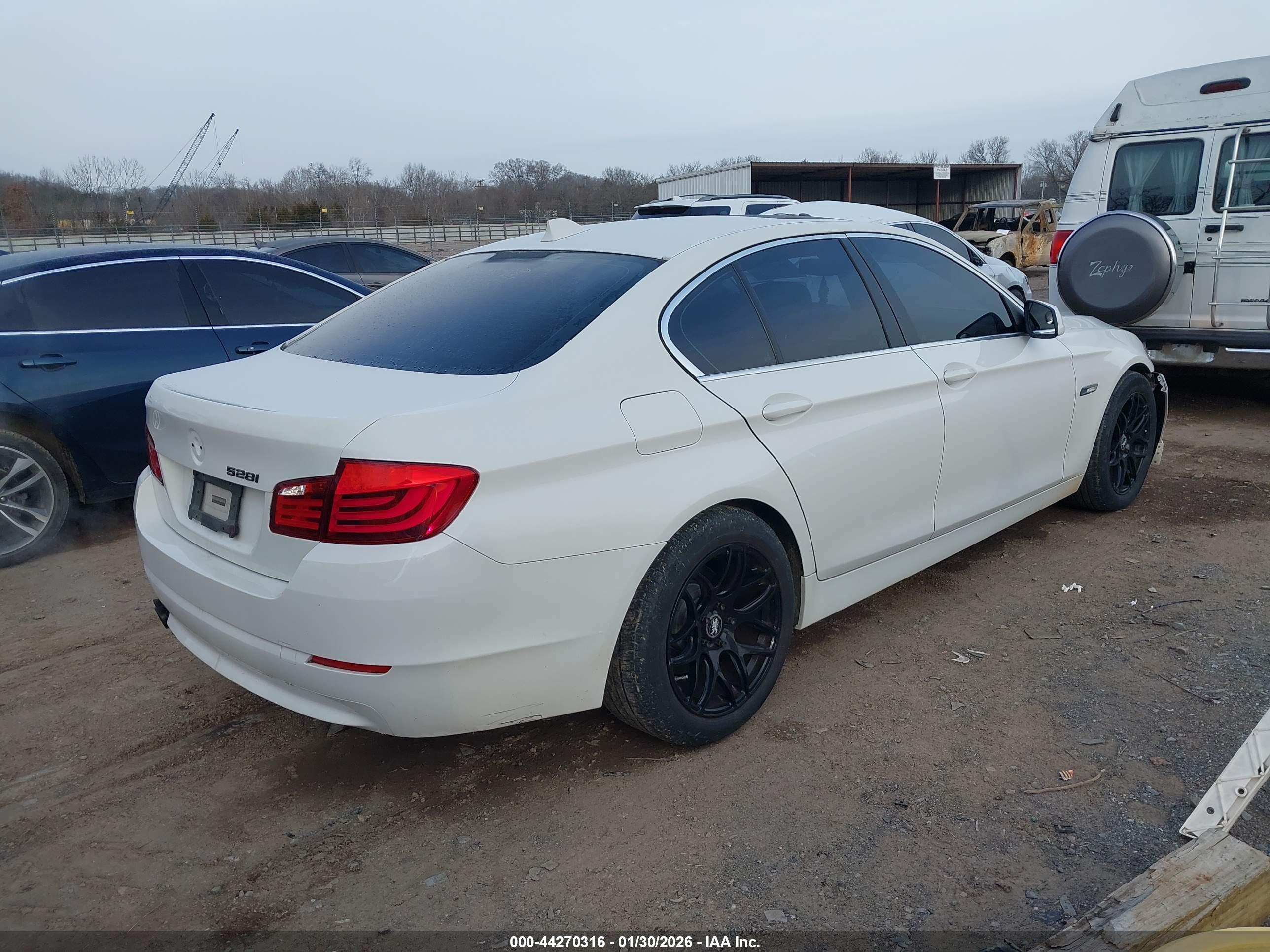 BMW 528I image 4