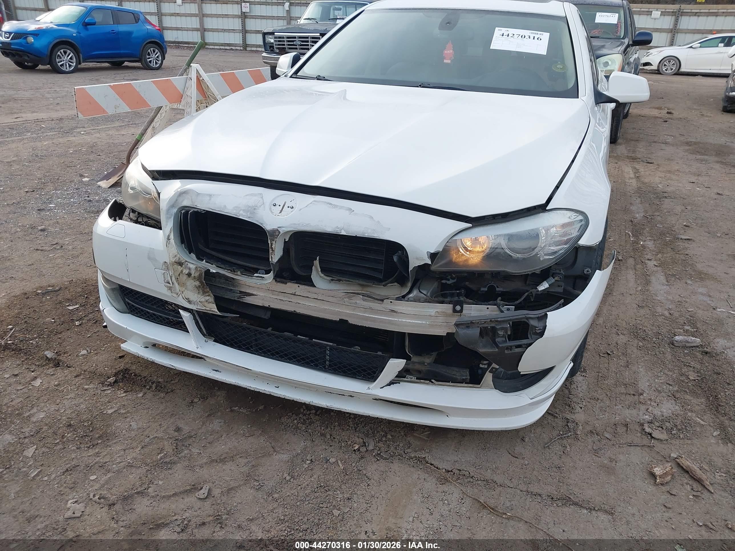 BMW 528I image 6