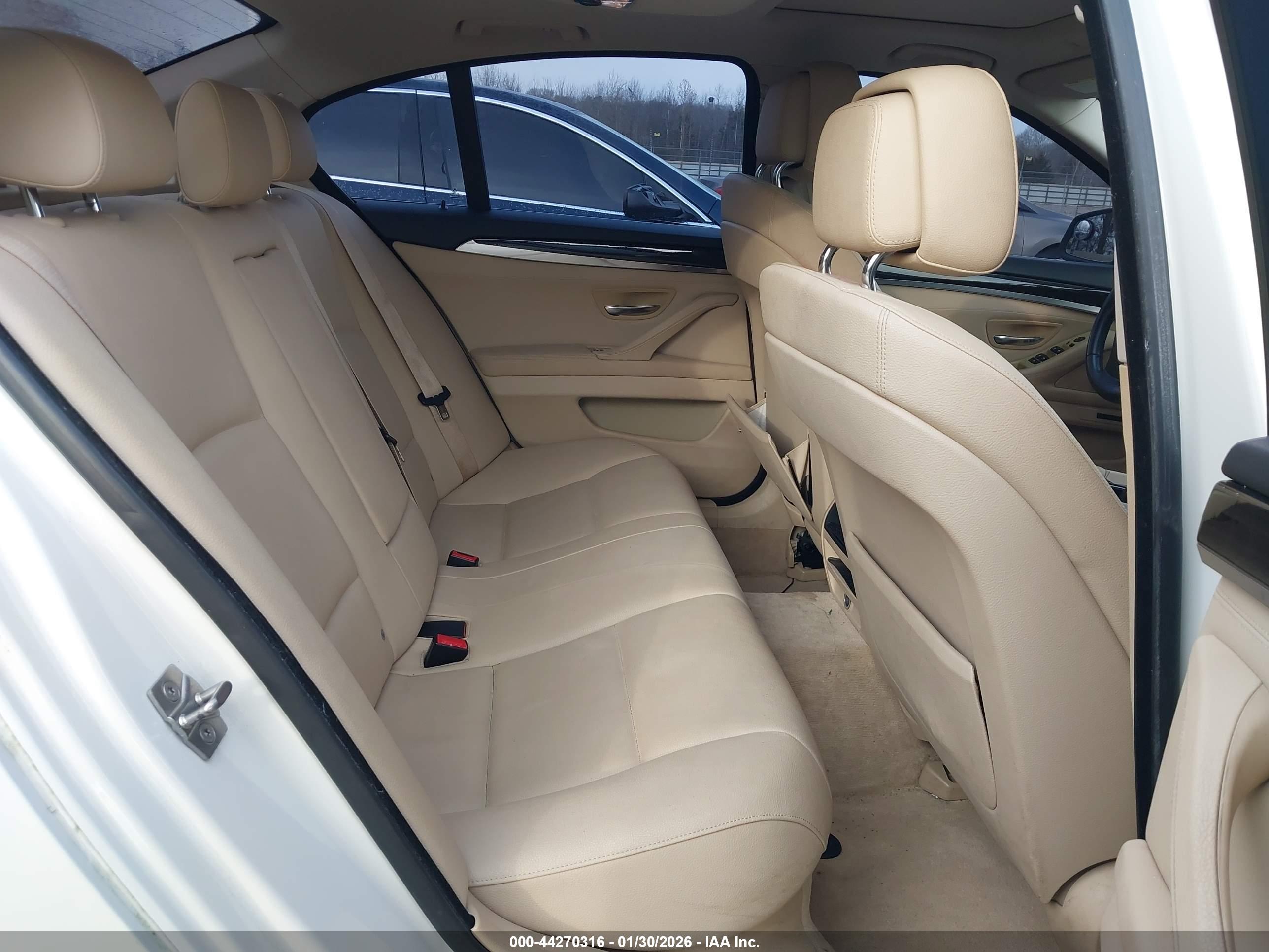 BMW 528I image 8