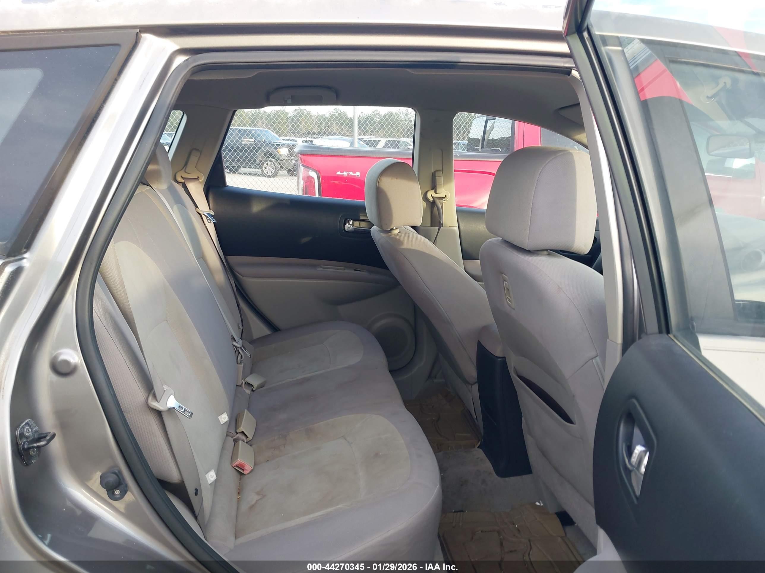 NISSAN ROGUE image 8