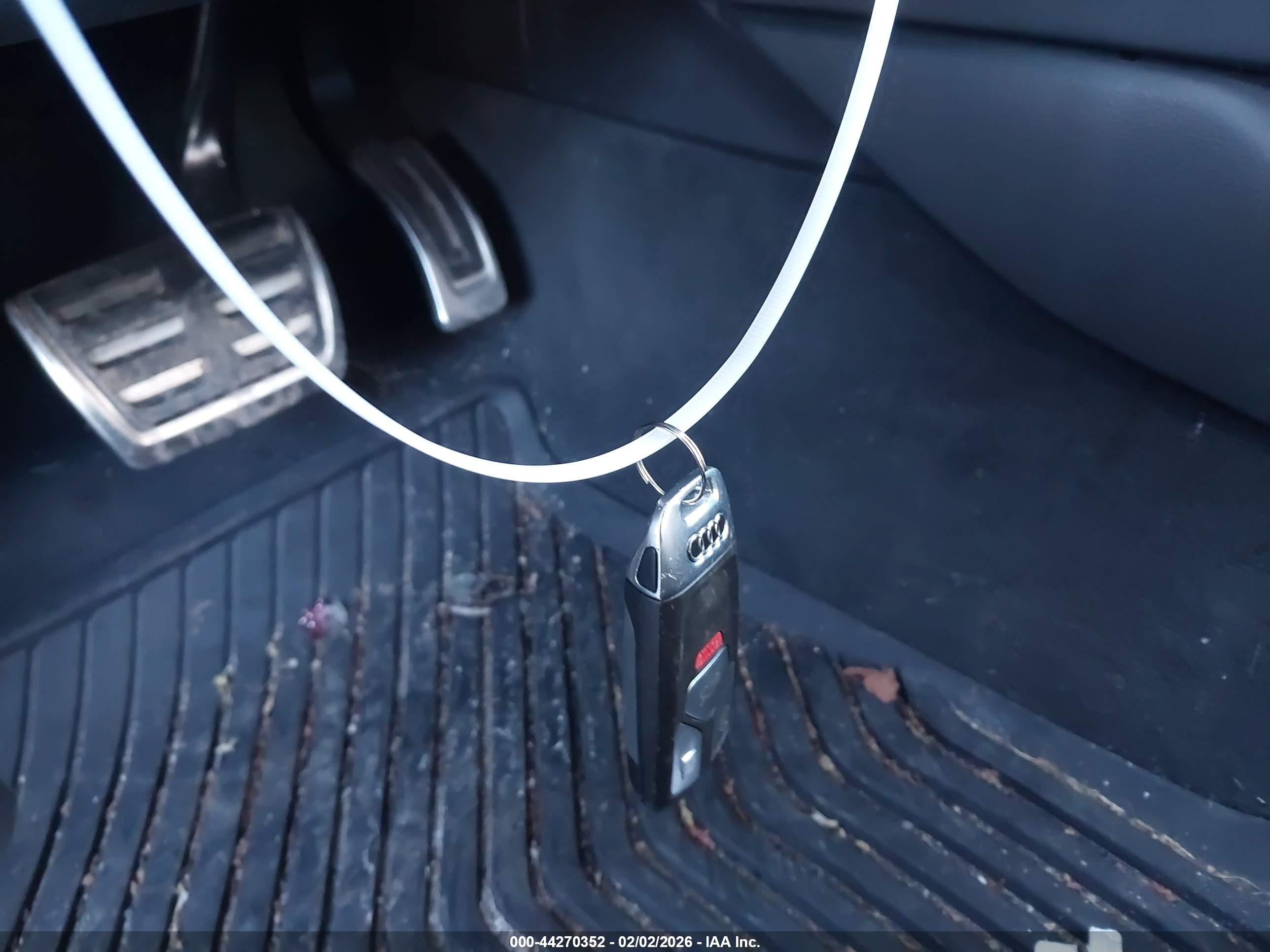 AUDI A4 image 11
