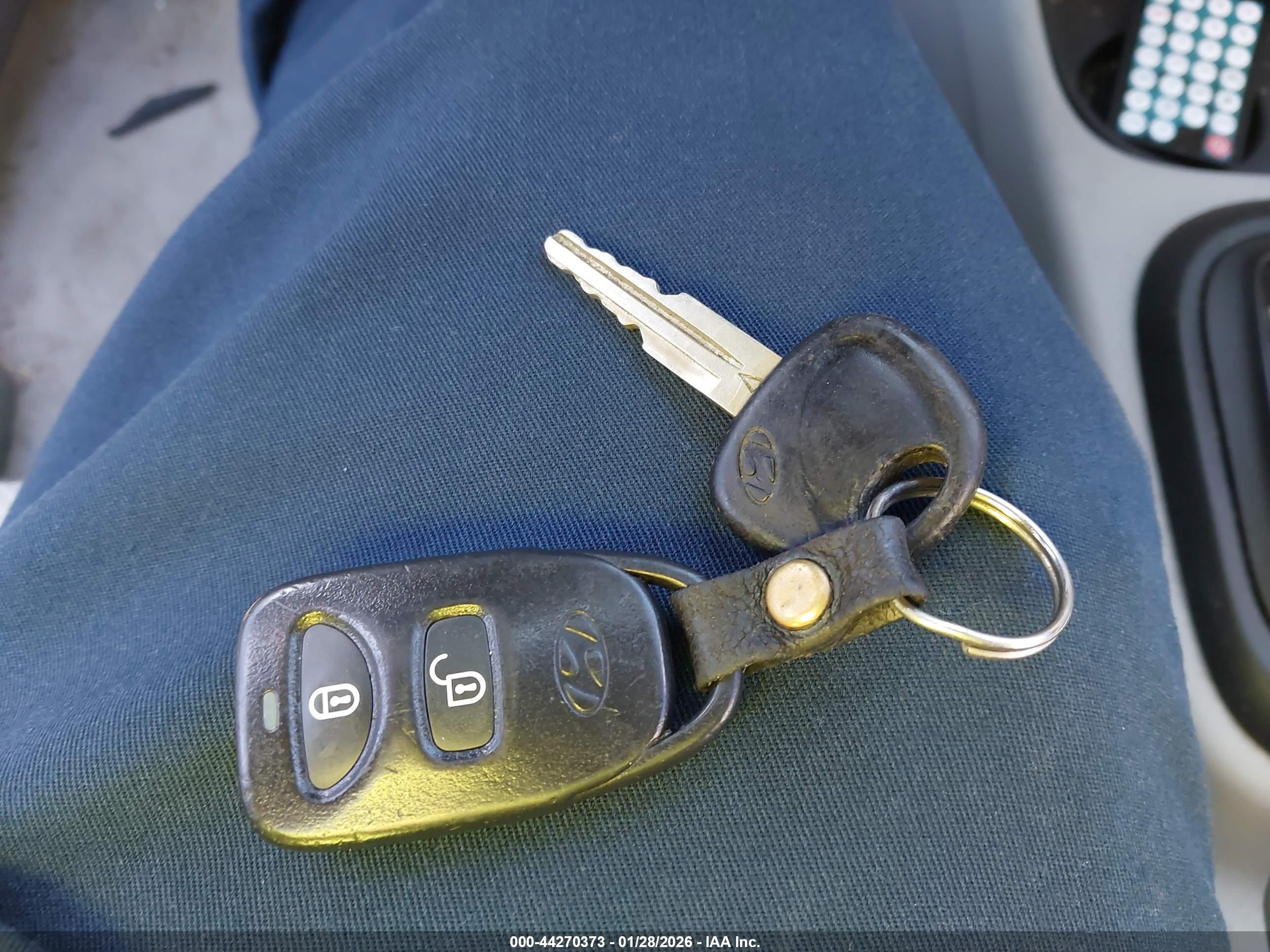 HYUNDAI ACCENT image 11