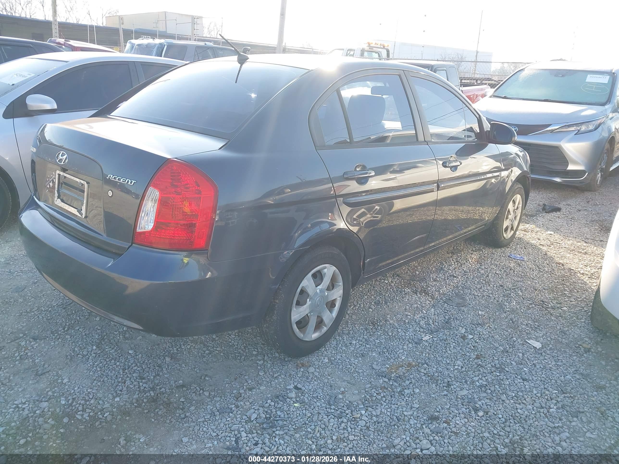 HYUNDAI ACCENT image 4