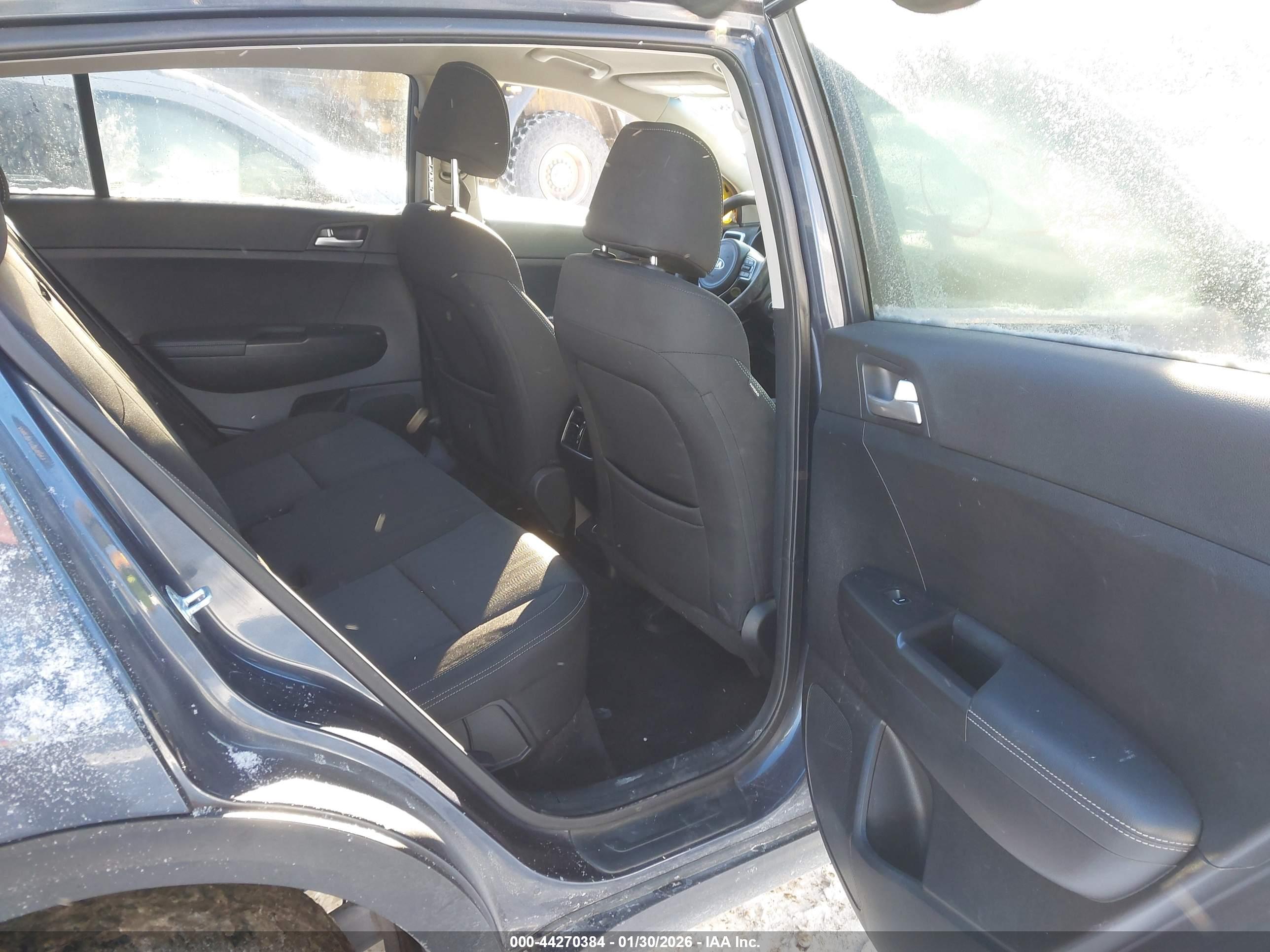 KIA SPORTAGE image 8
