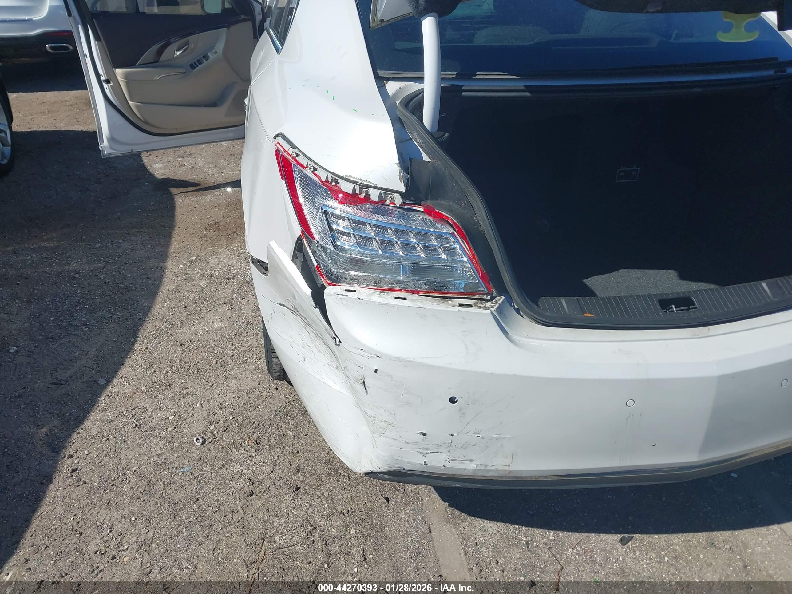 BUICK LACROSSE image 6