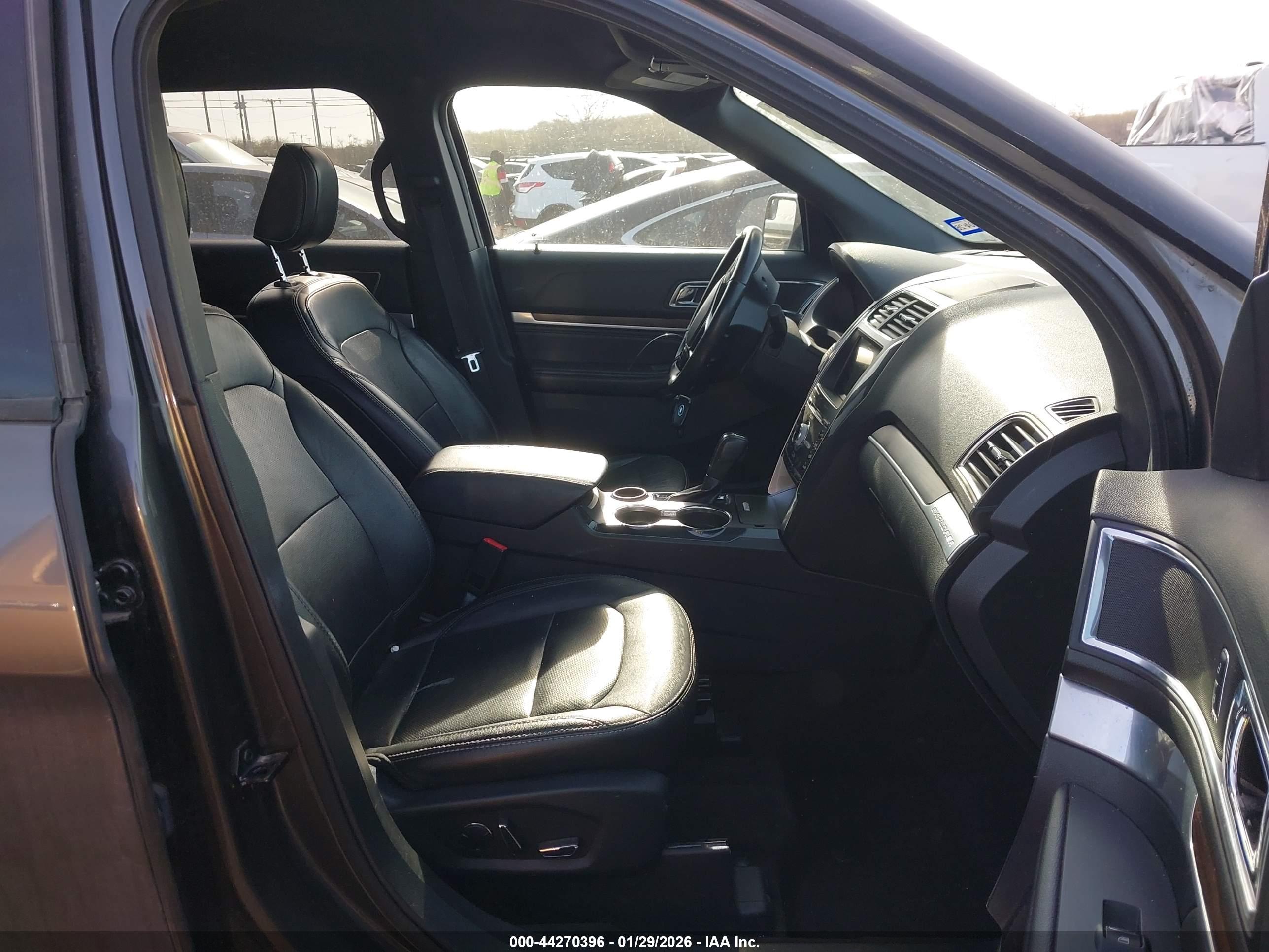 FORD EXPLORER image 5