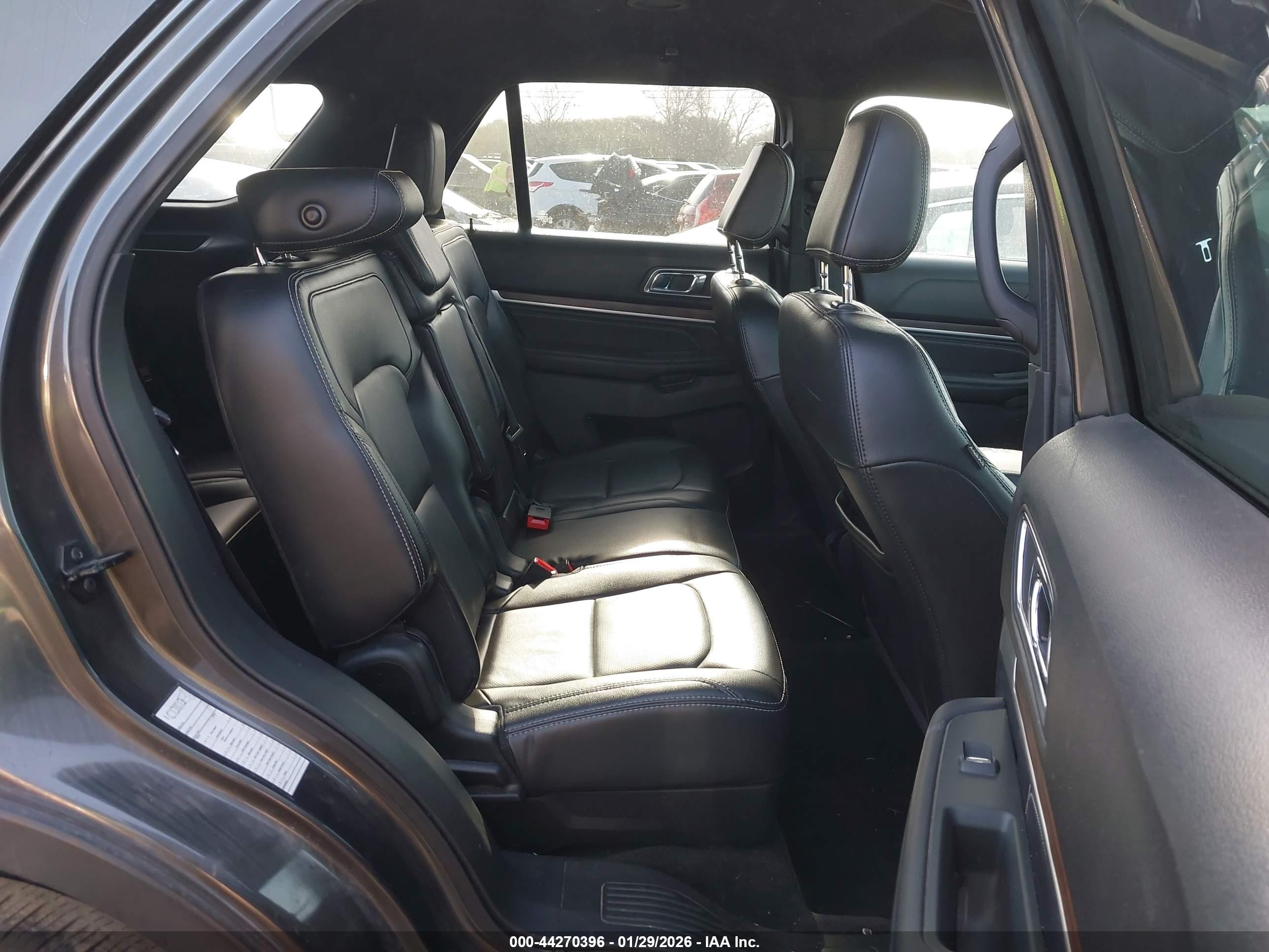FORD EXPLORER image 8