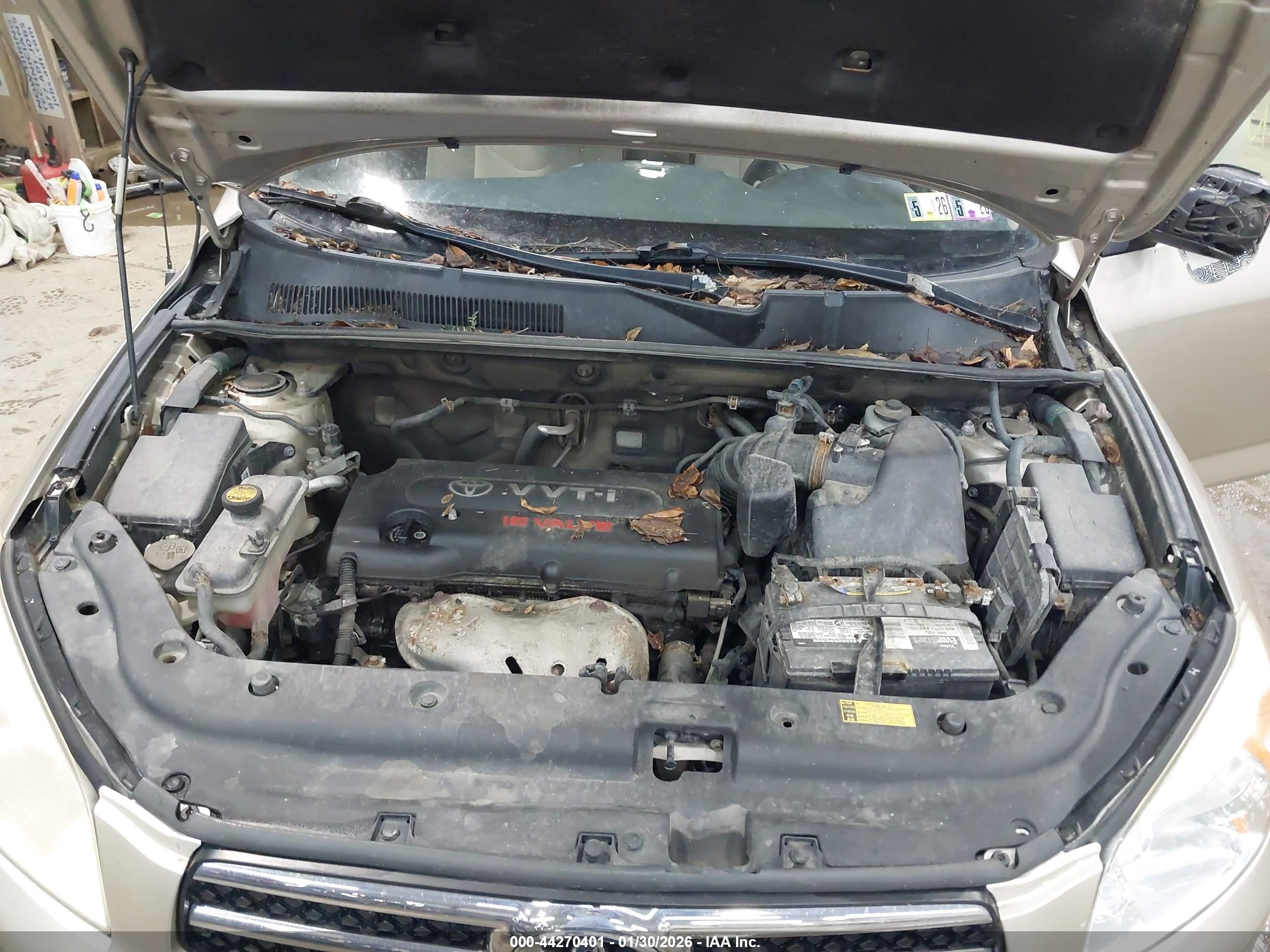 TOYOTA RAV4 image 10