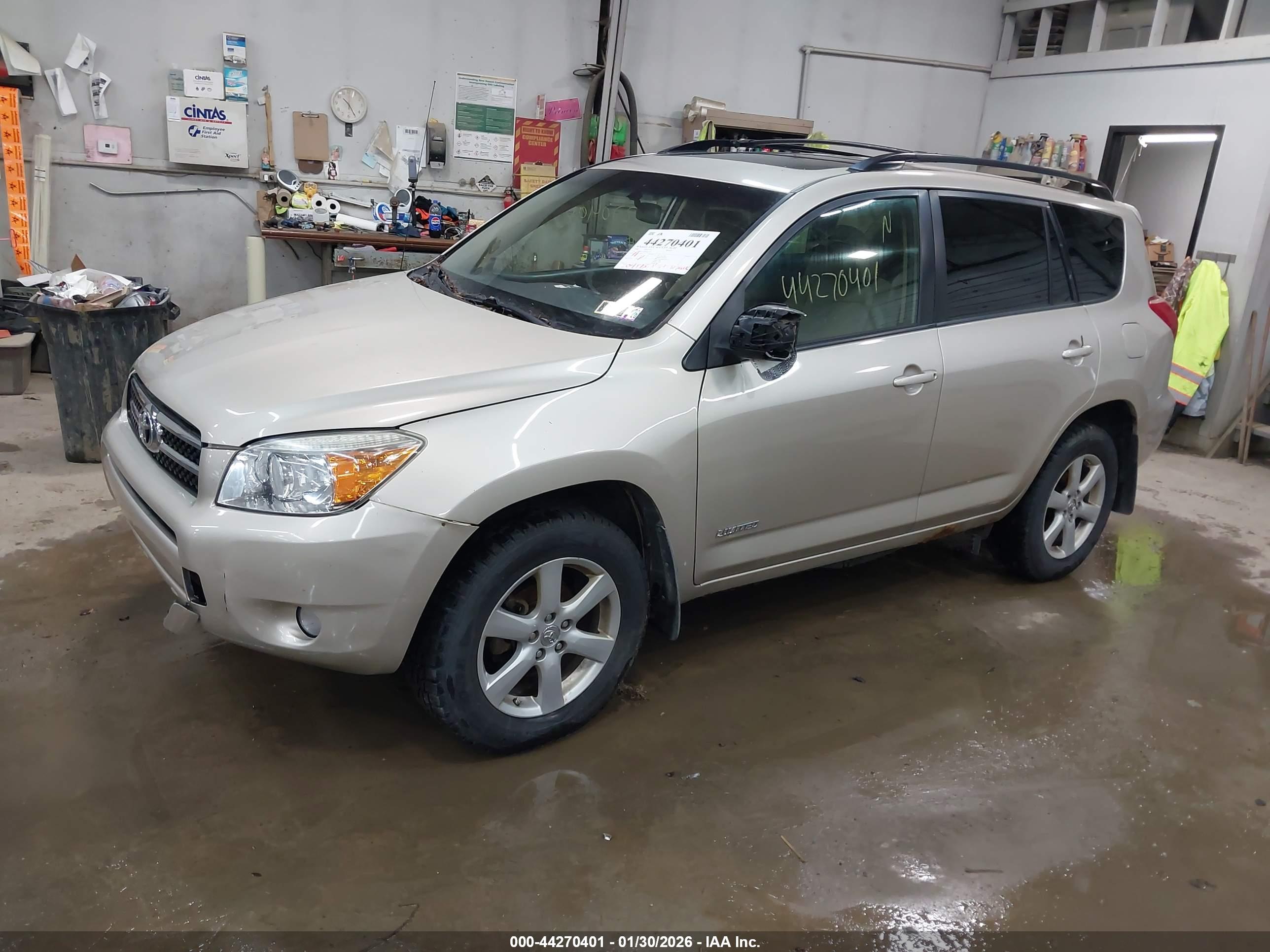 TOYOTA RAV4 image 2