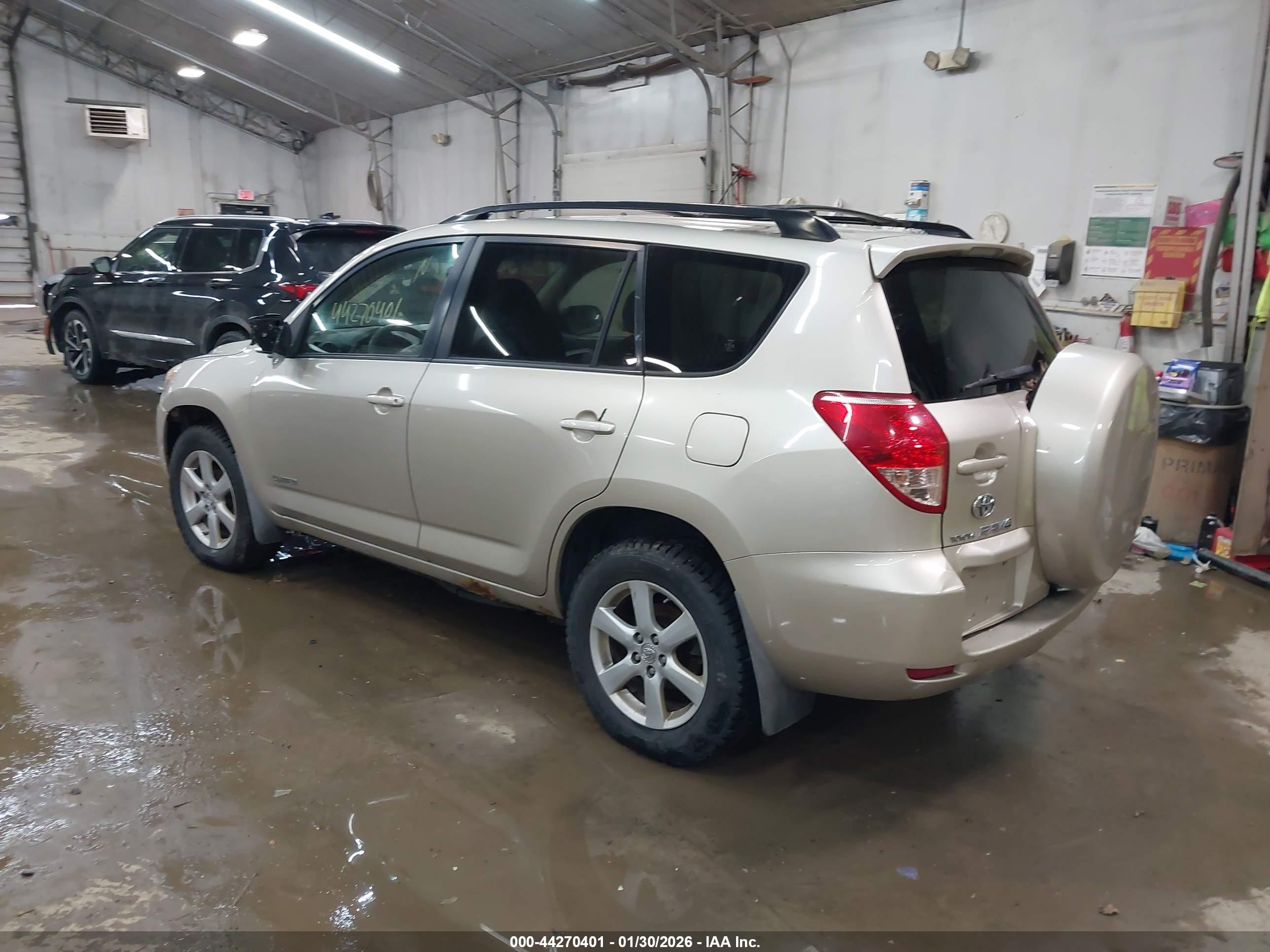 TOYOTA RAV4 image 3