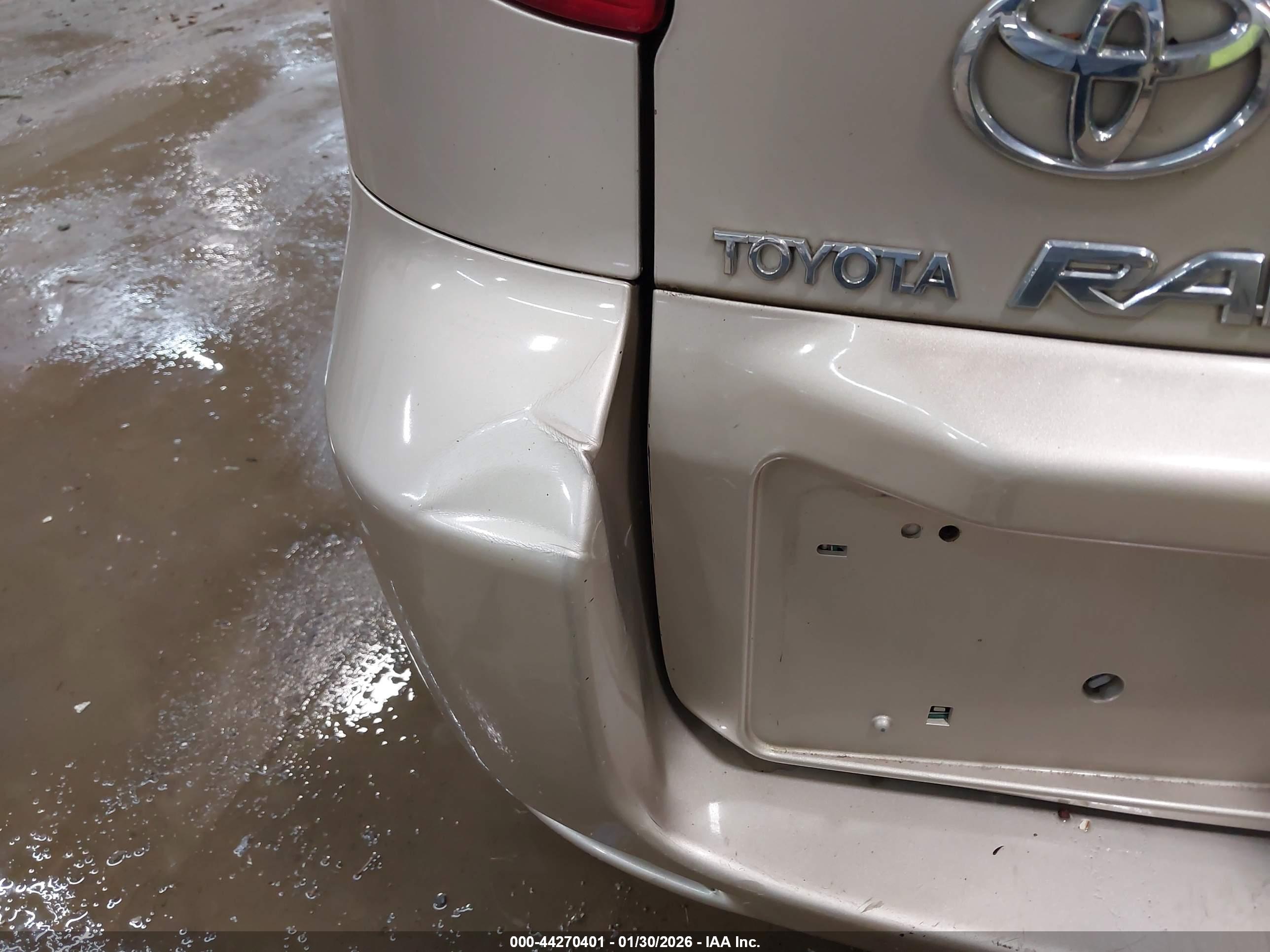 TOYOTA RAV4 image 6