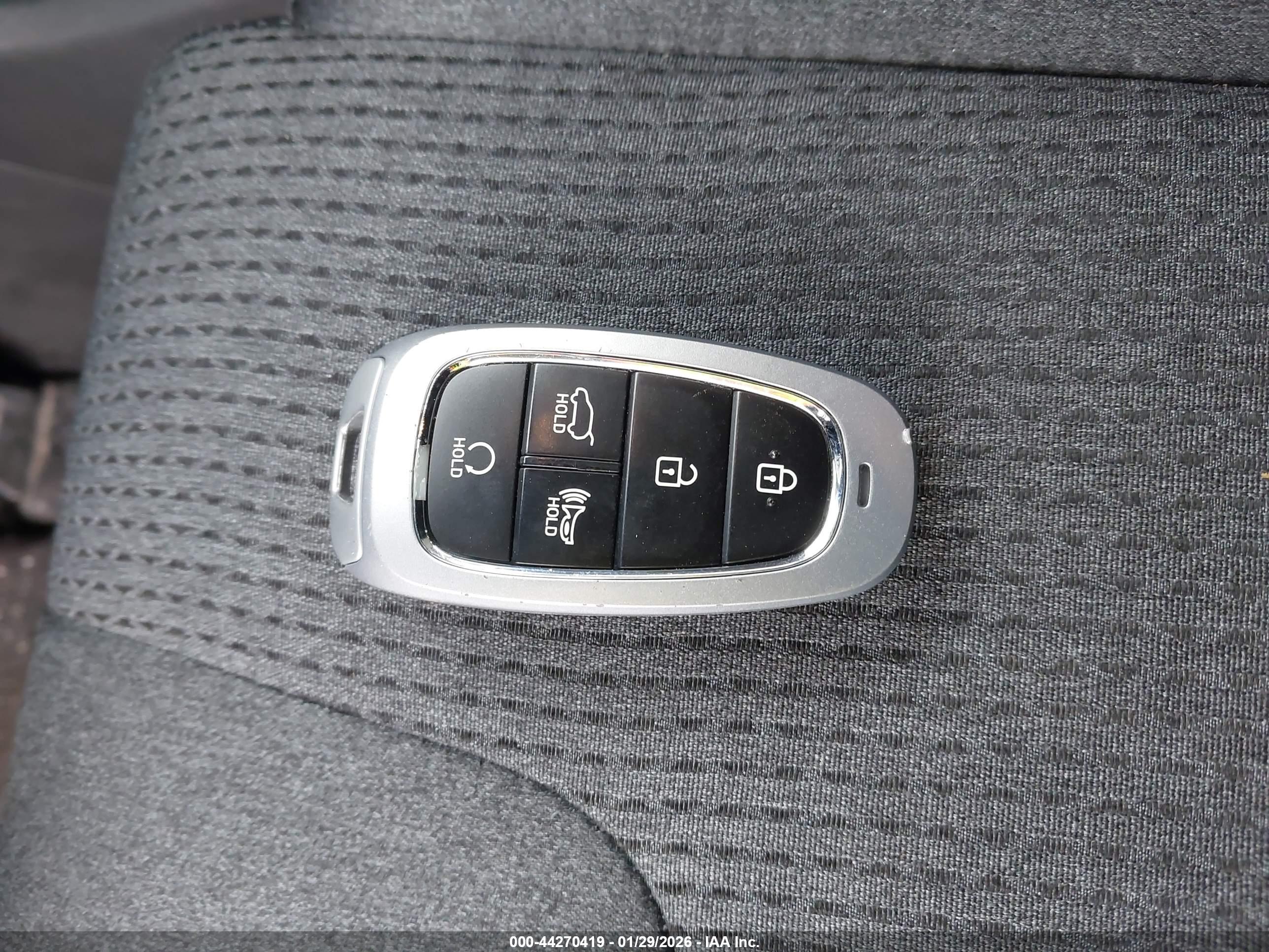 HYUNDAI SANTA image 11