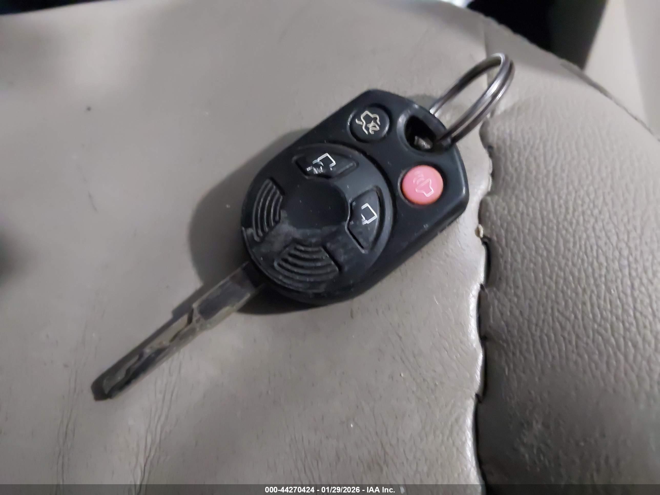 FORD C-MAX image 11