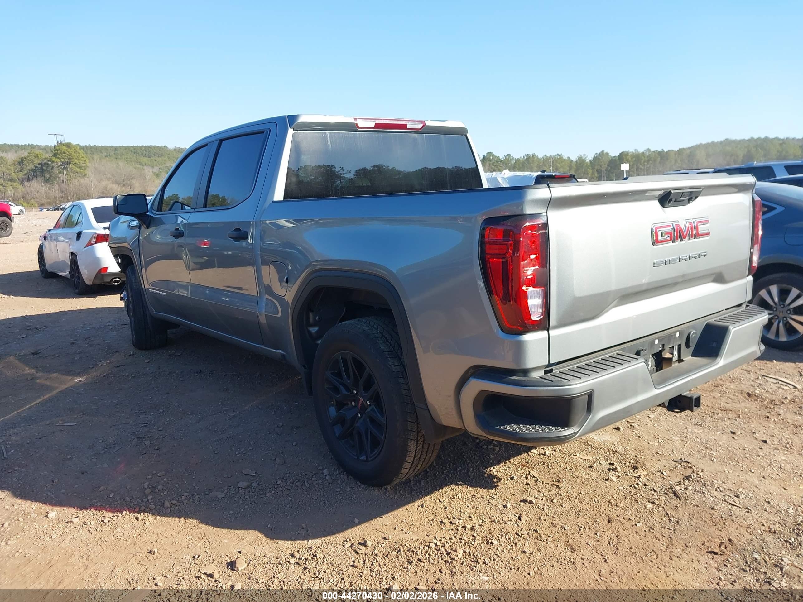 GMC SIERRA image 3