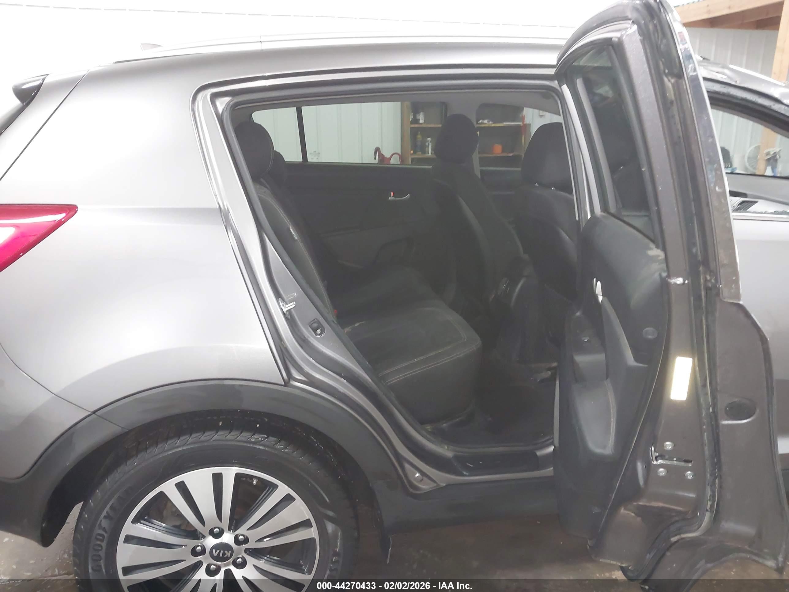 KIA SPORTAGE image 8