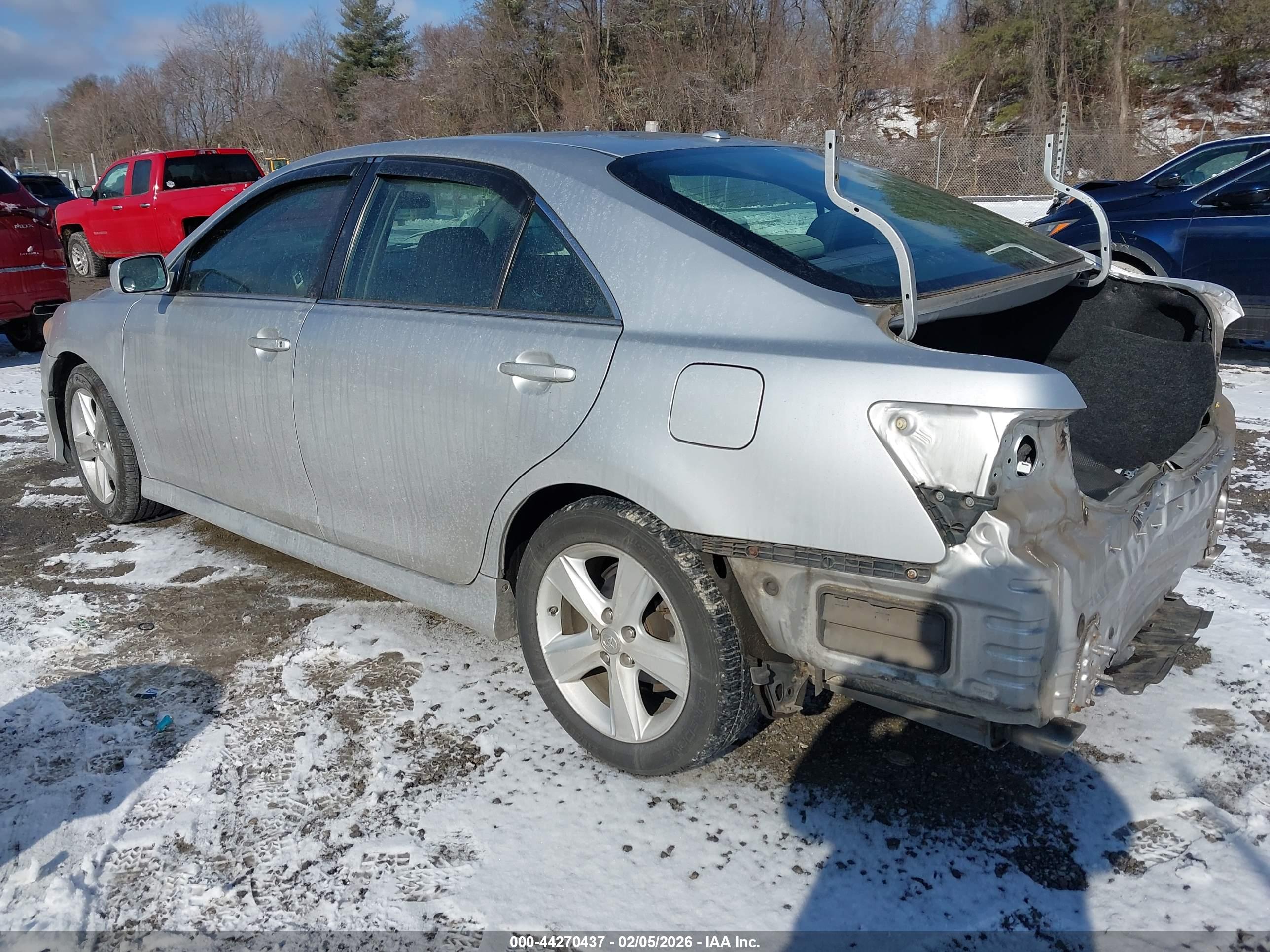 TOYOTA CAMRY image 3