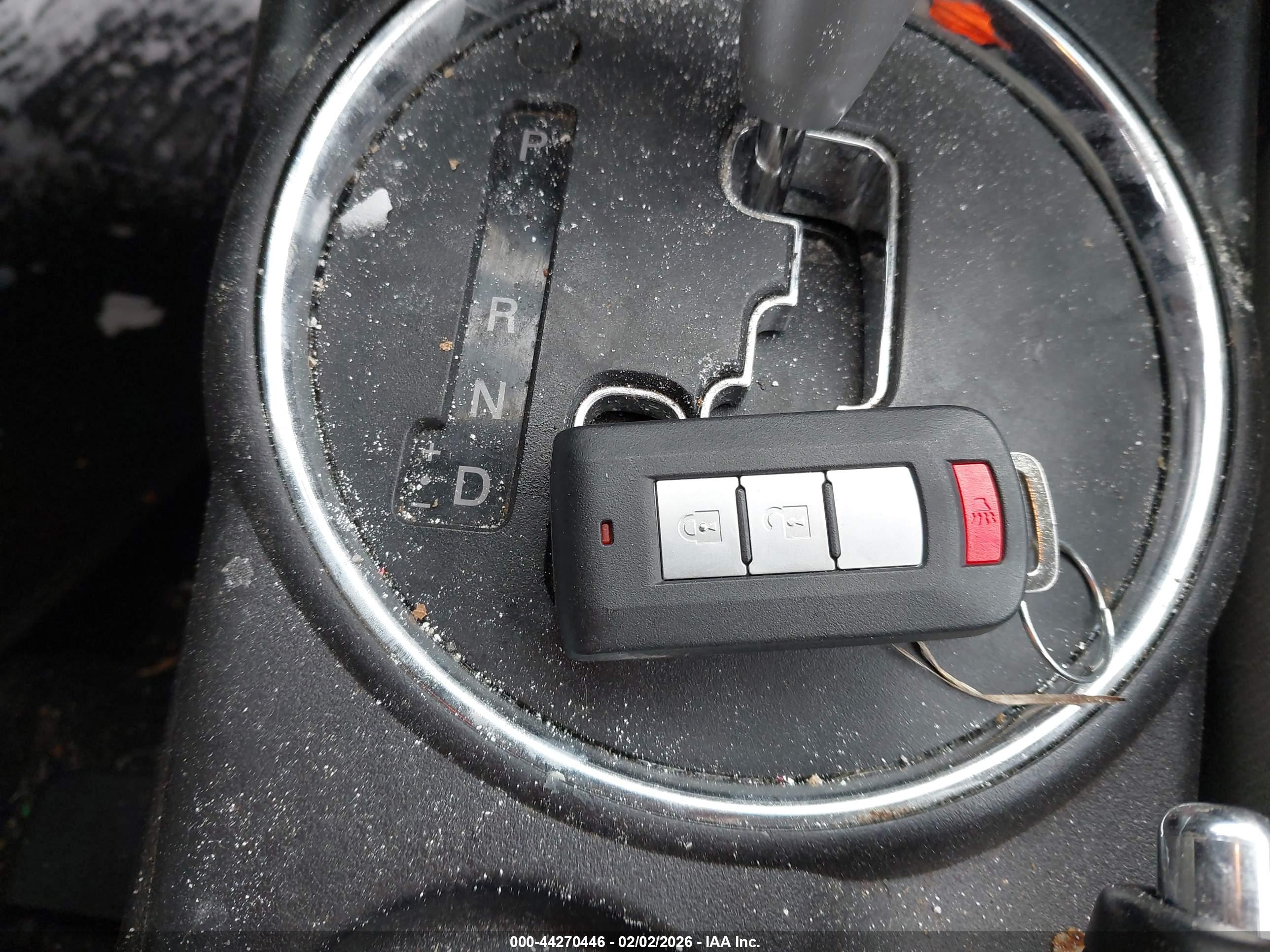 MITSUBISHI OUTLANDER image 11