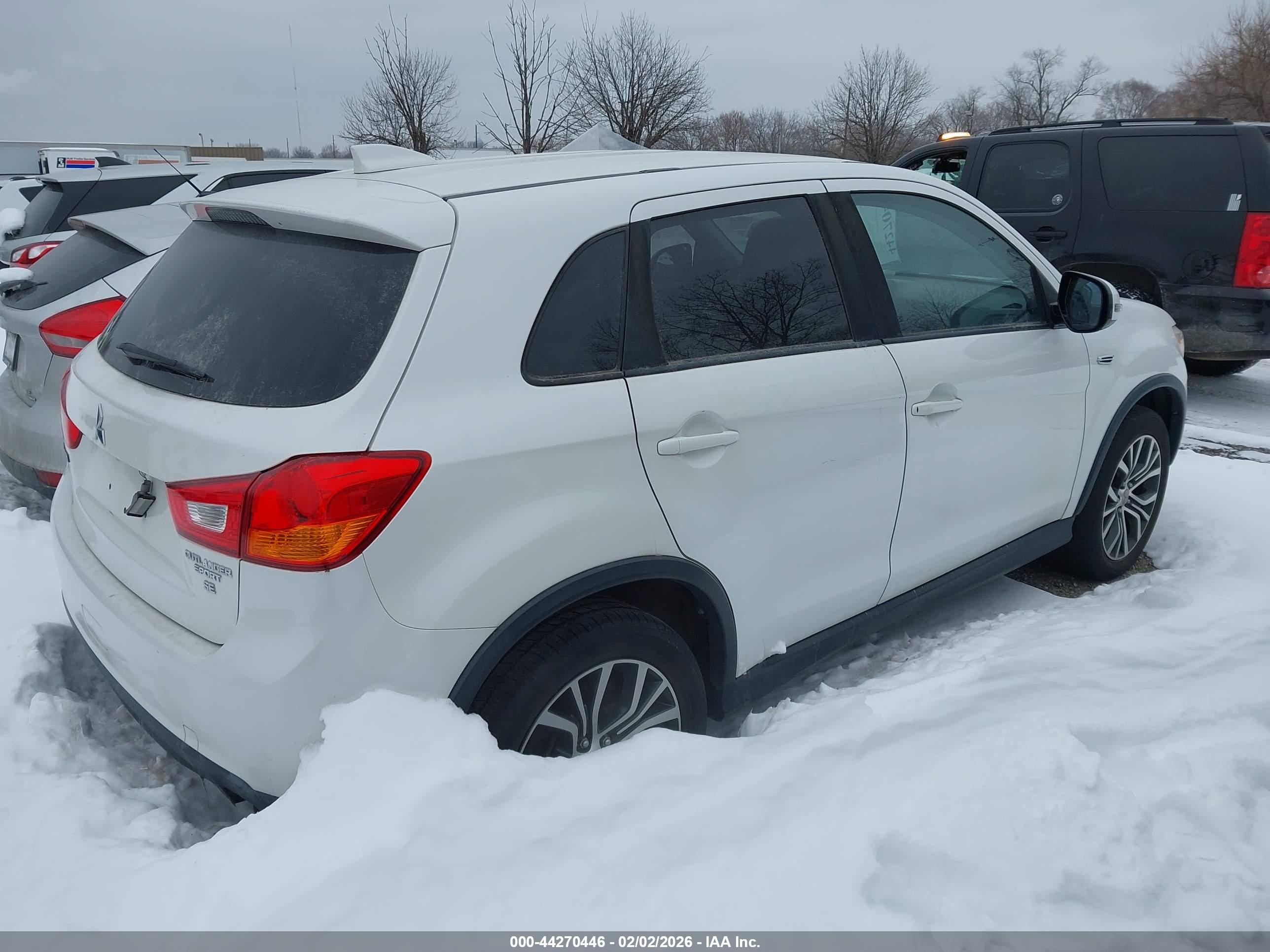 MITSUBISHI OUTLANDER image 4