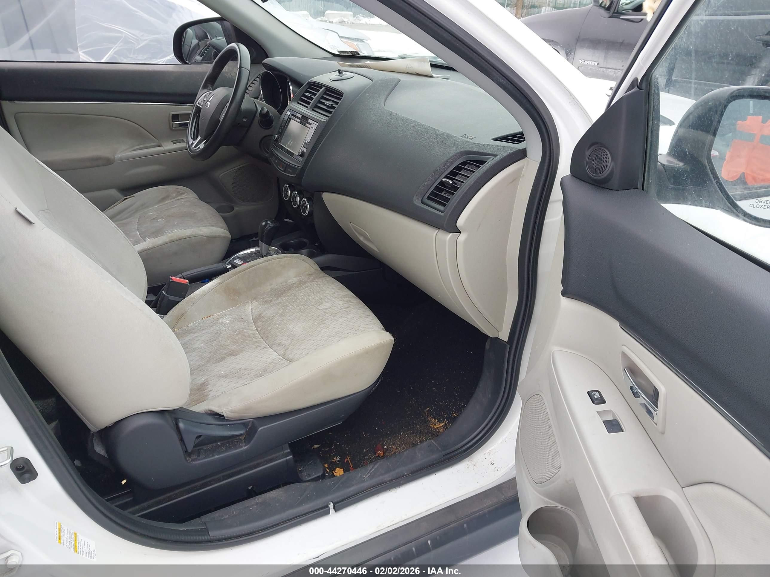 MITSUBISHI OUTLANDER image 5