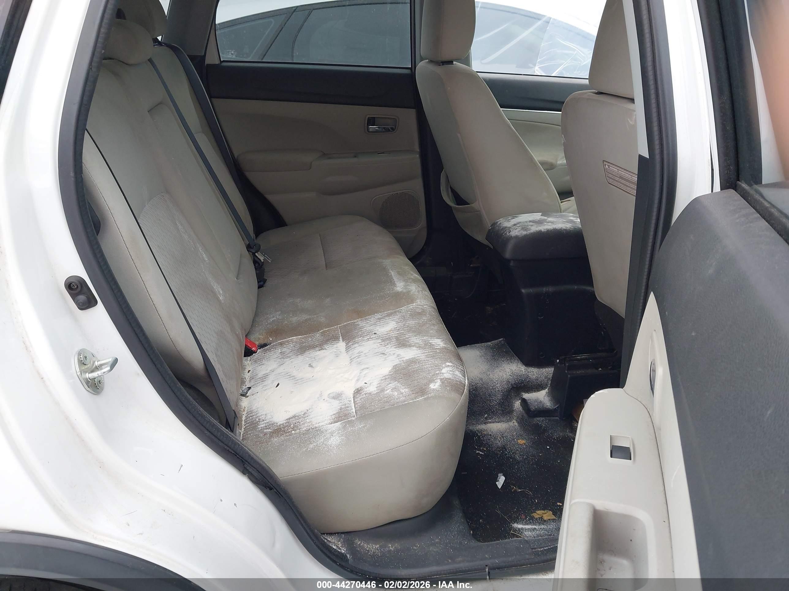 MITSUBISHI OUTLANDER image 8