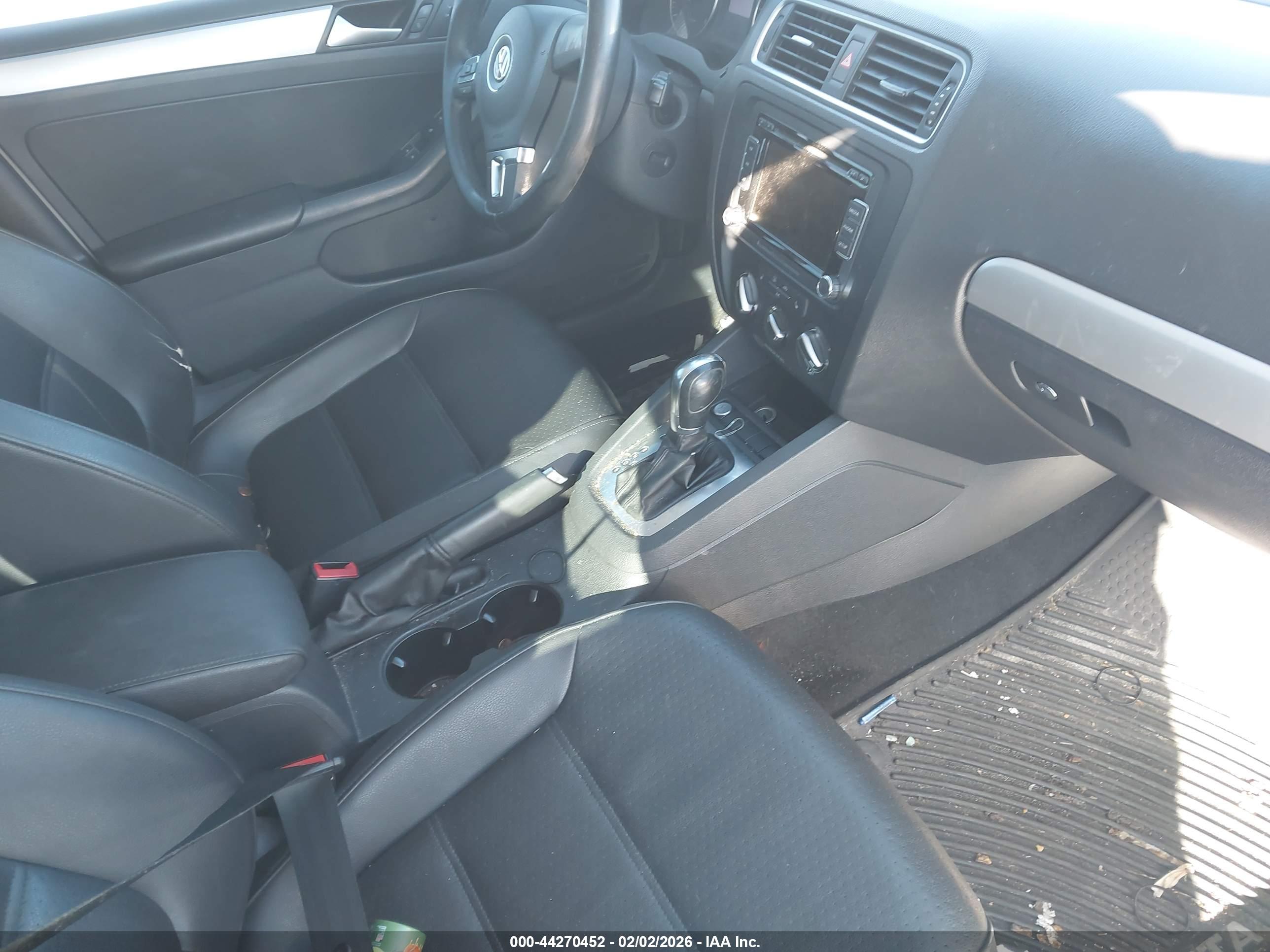 VOLKSWAGEN JETTA image 5