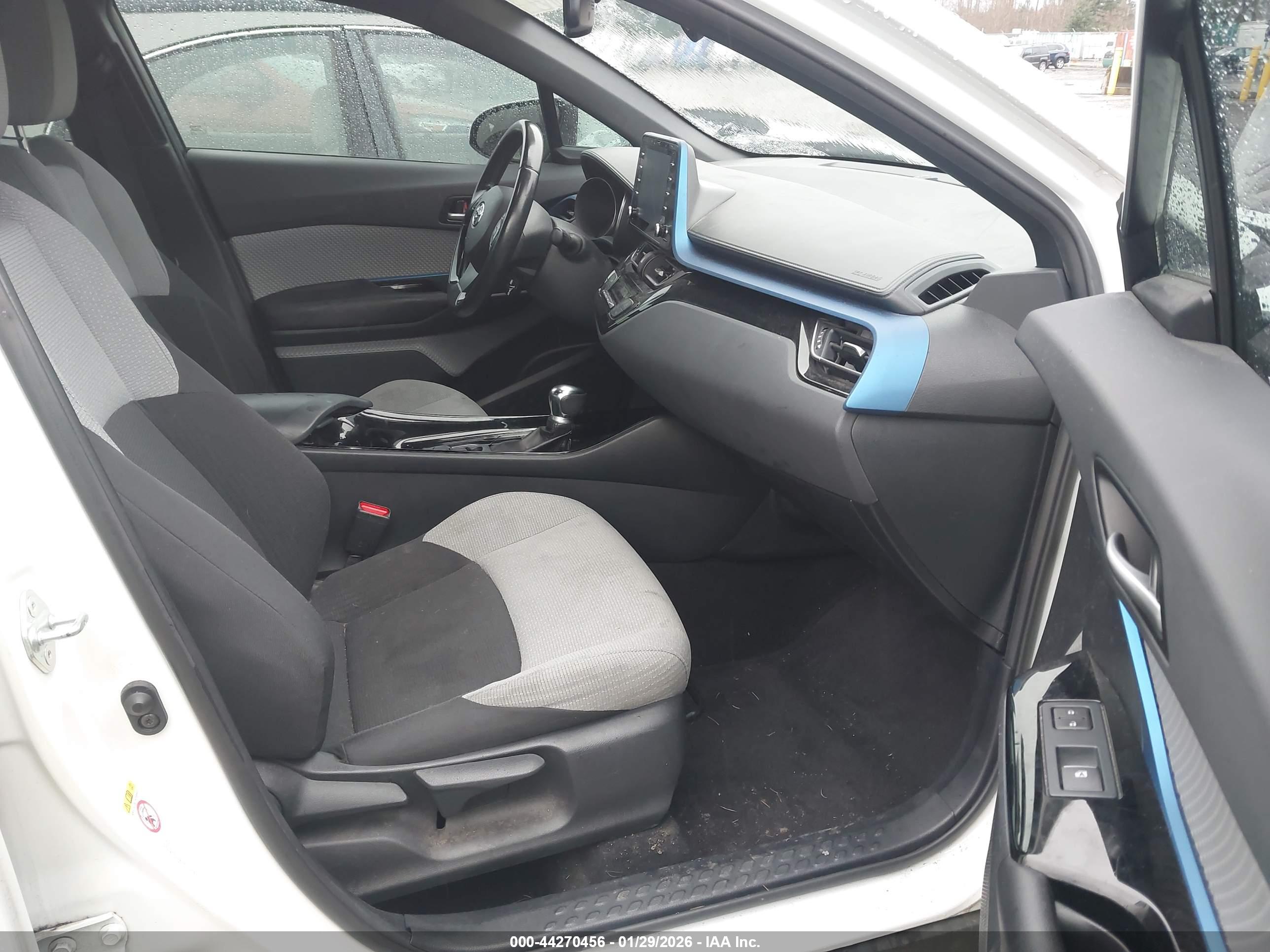 TOYOTA C-HR image 5
