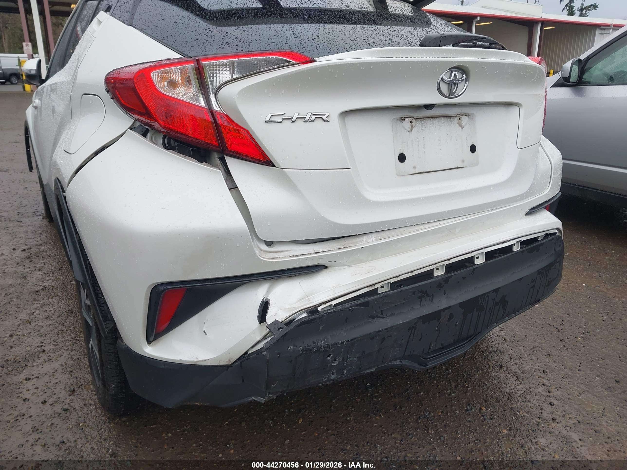 TOYOTA C-HR image 6