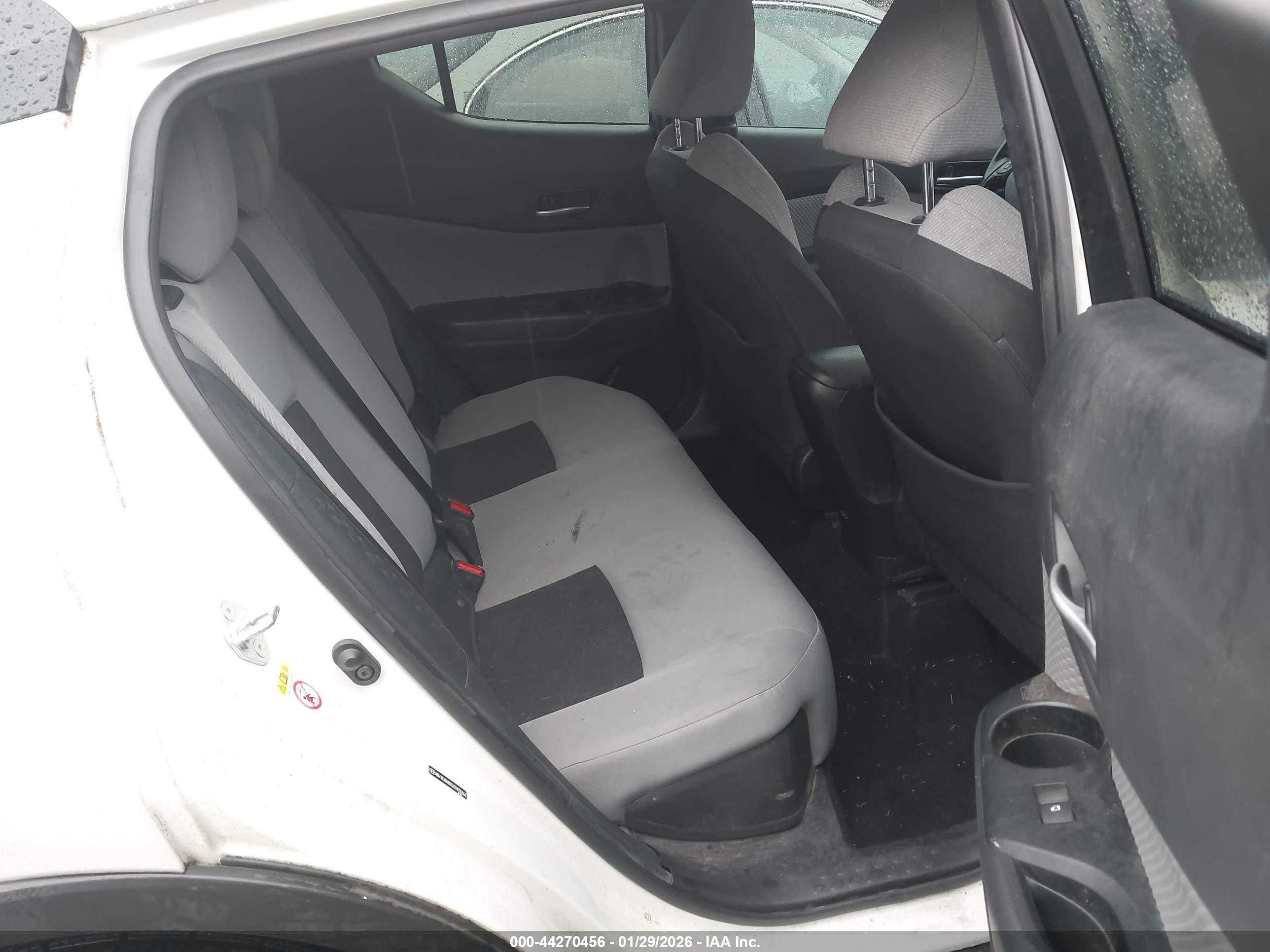 TOYOTA C-HR image 8