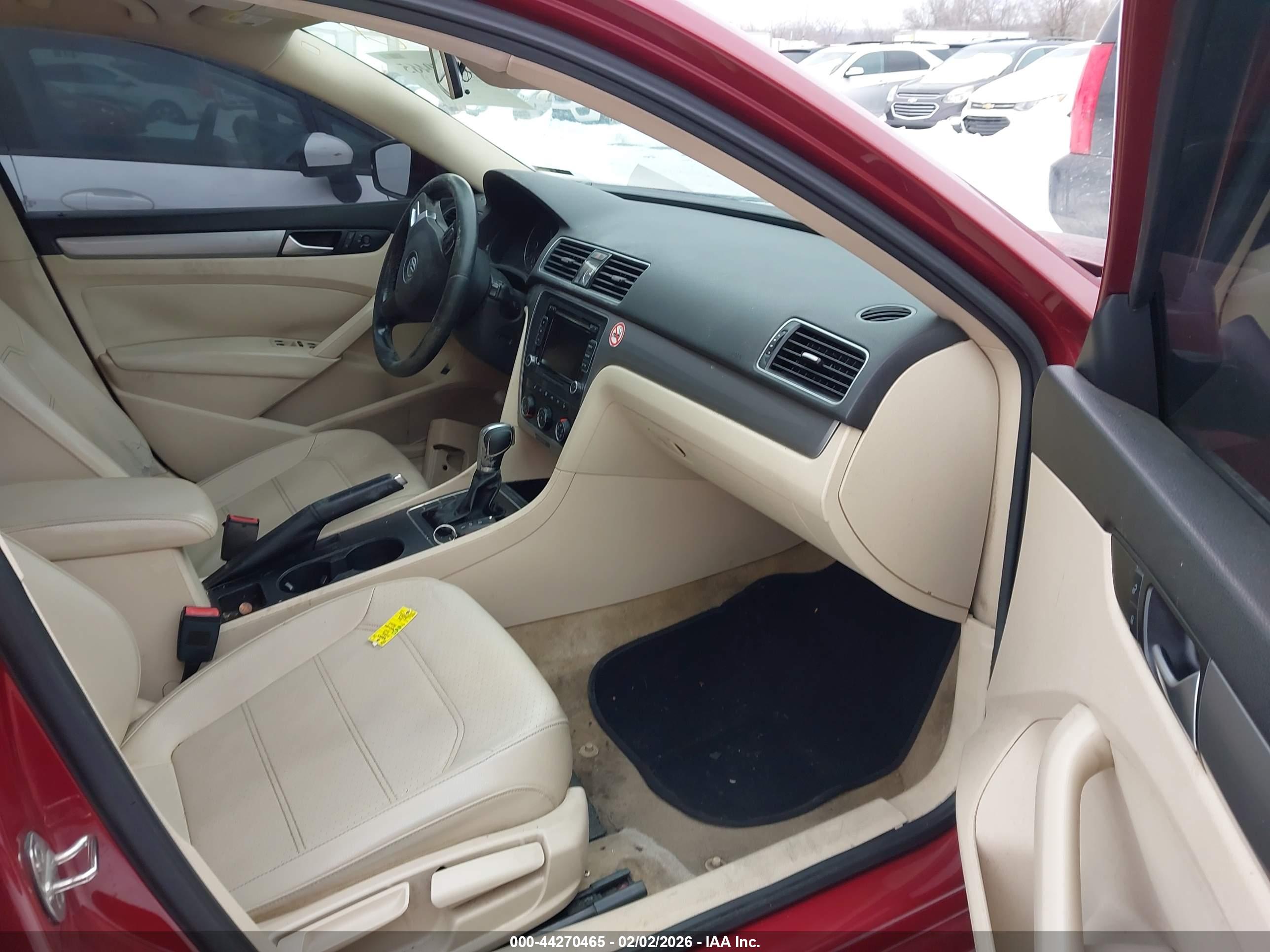 VOLKSWAGEN PASSAT image 5