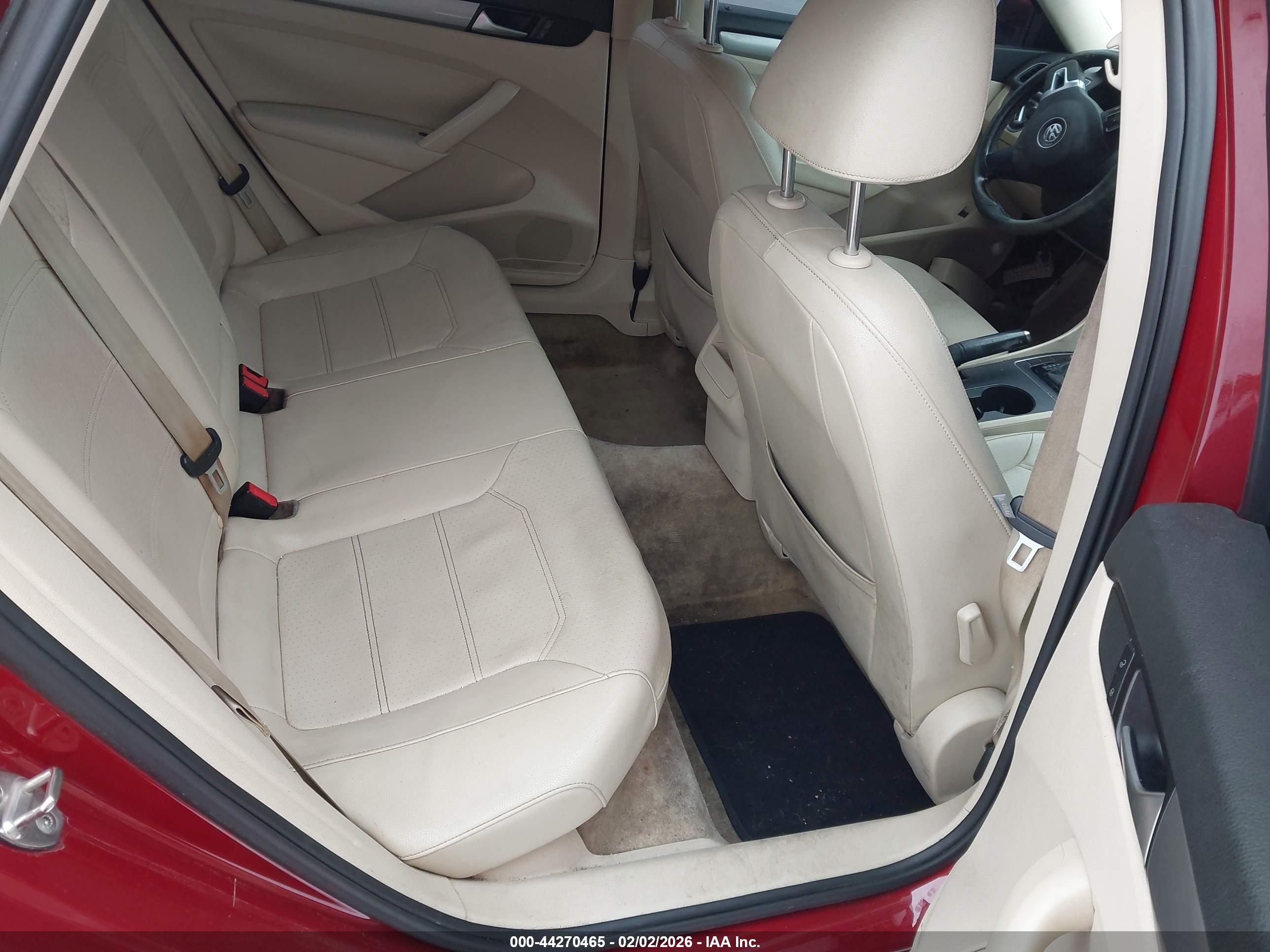 VOLKSWAGEN PASSAT image 8