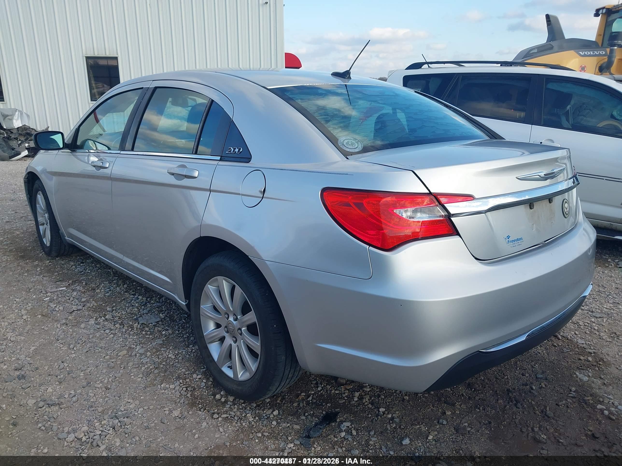 CHRYSLER 200 image 3