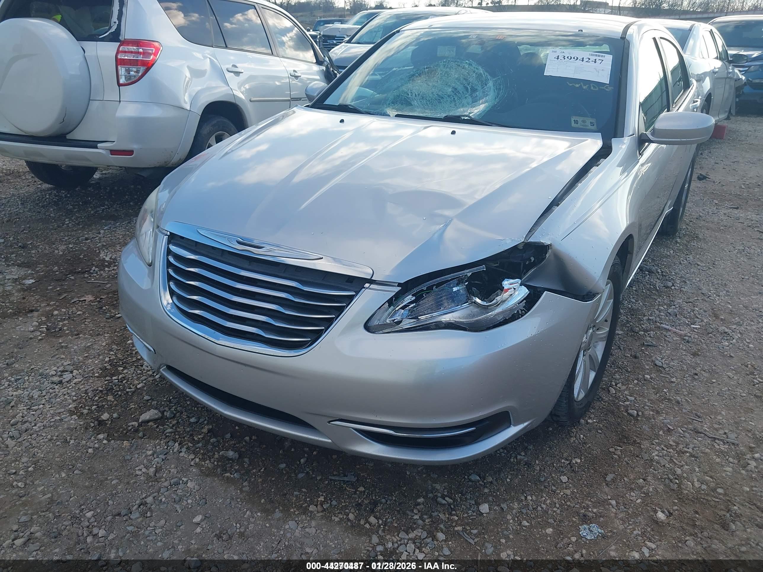 CHRYSLER 200 image 6