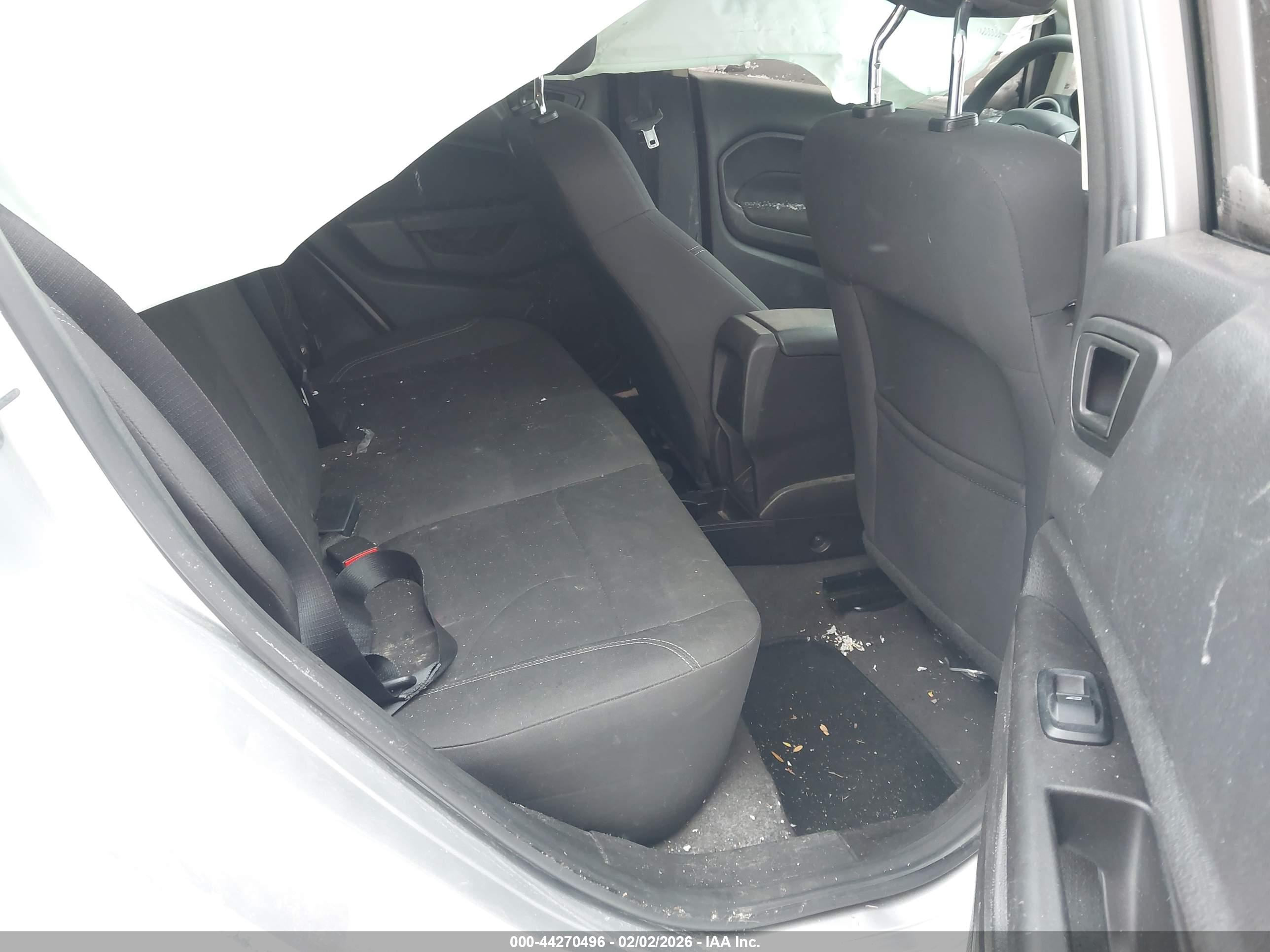 FORD FIESTA image 8