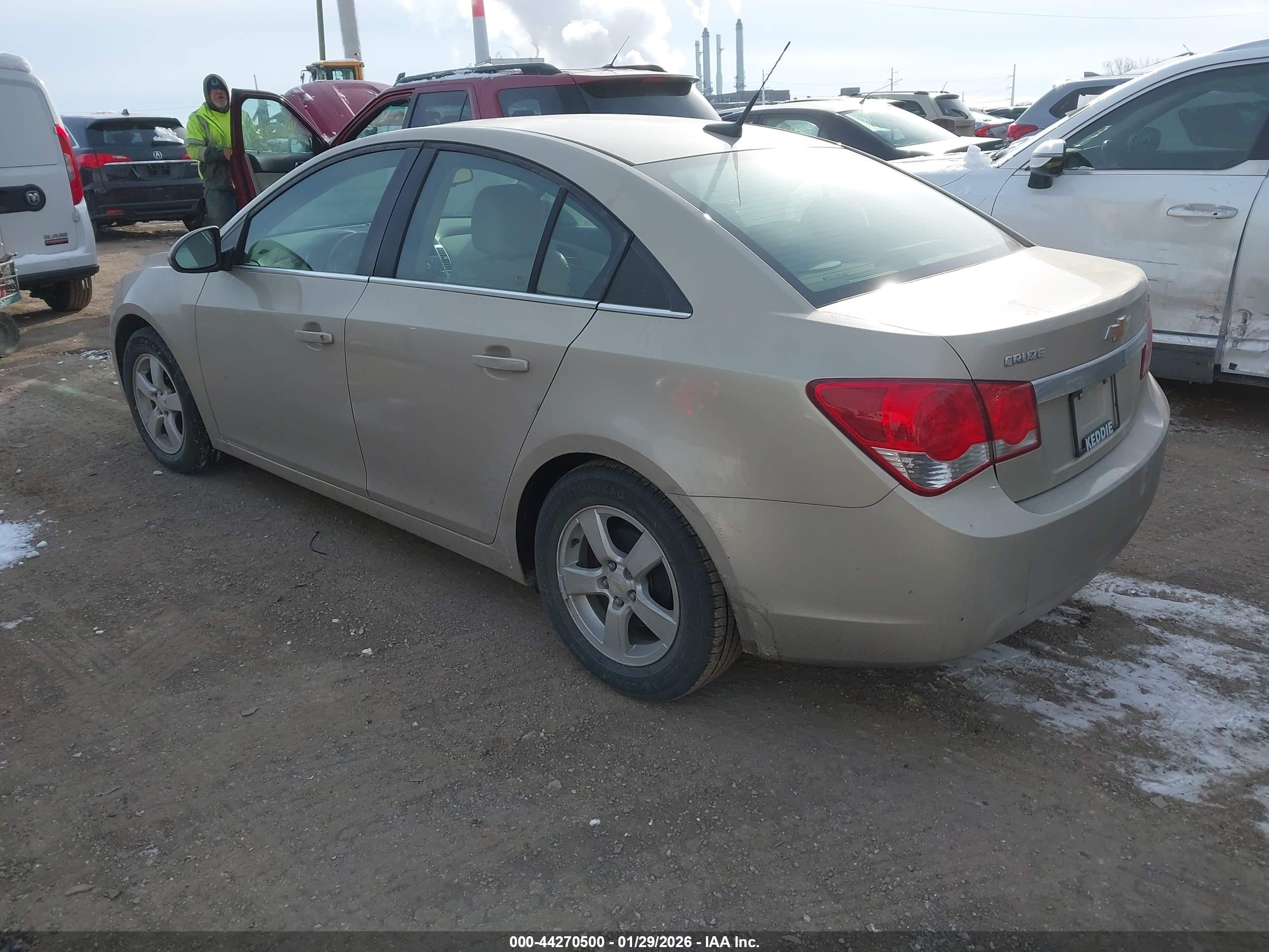 CHEVROLET CRUZE image 3