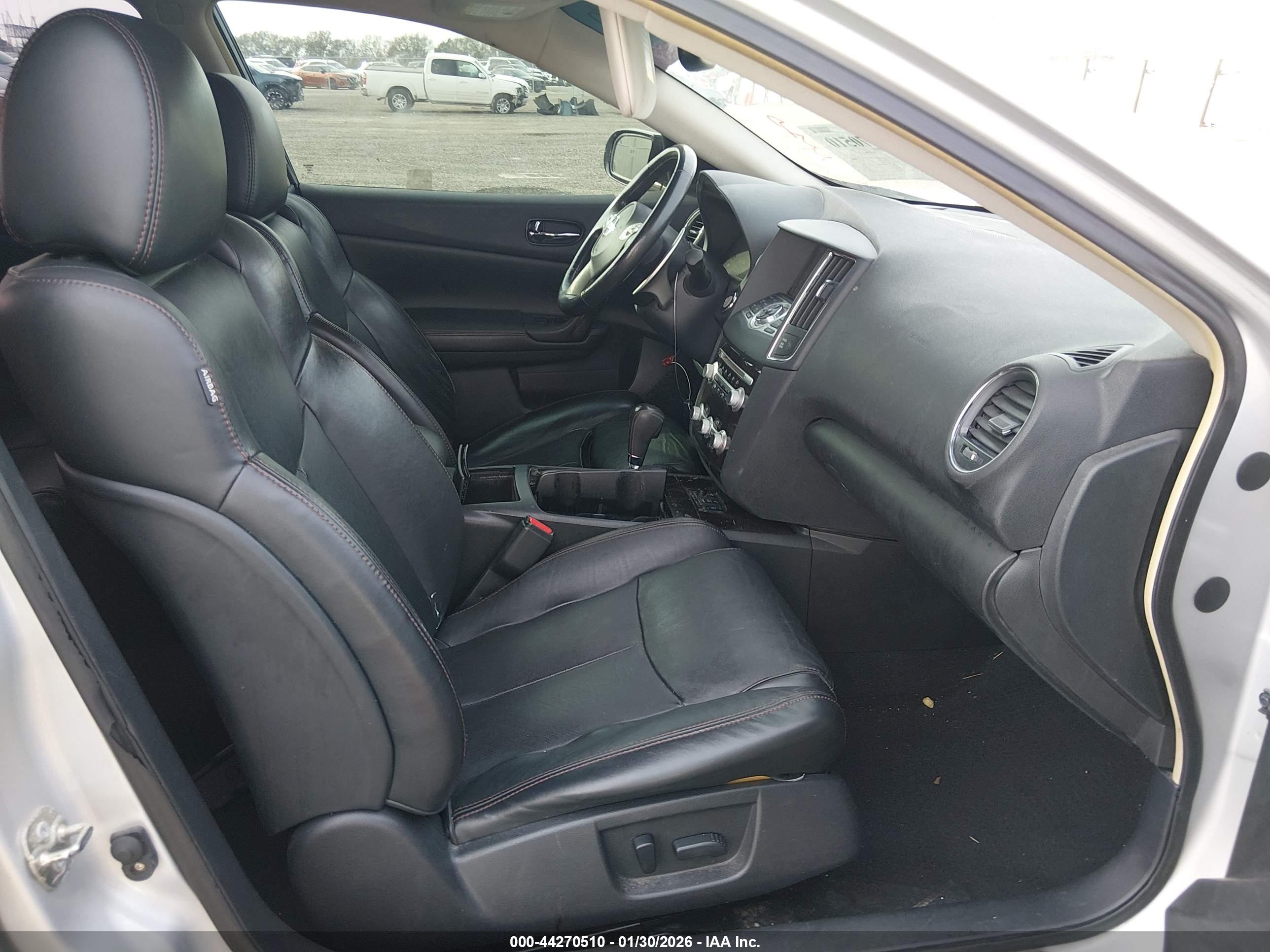 NISSAN MAXIMA image 5