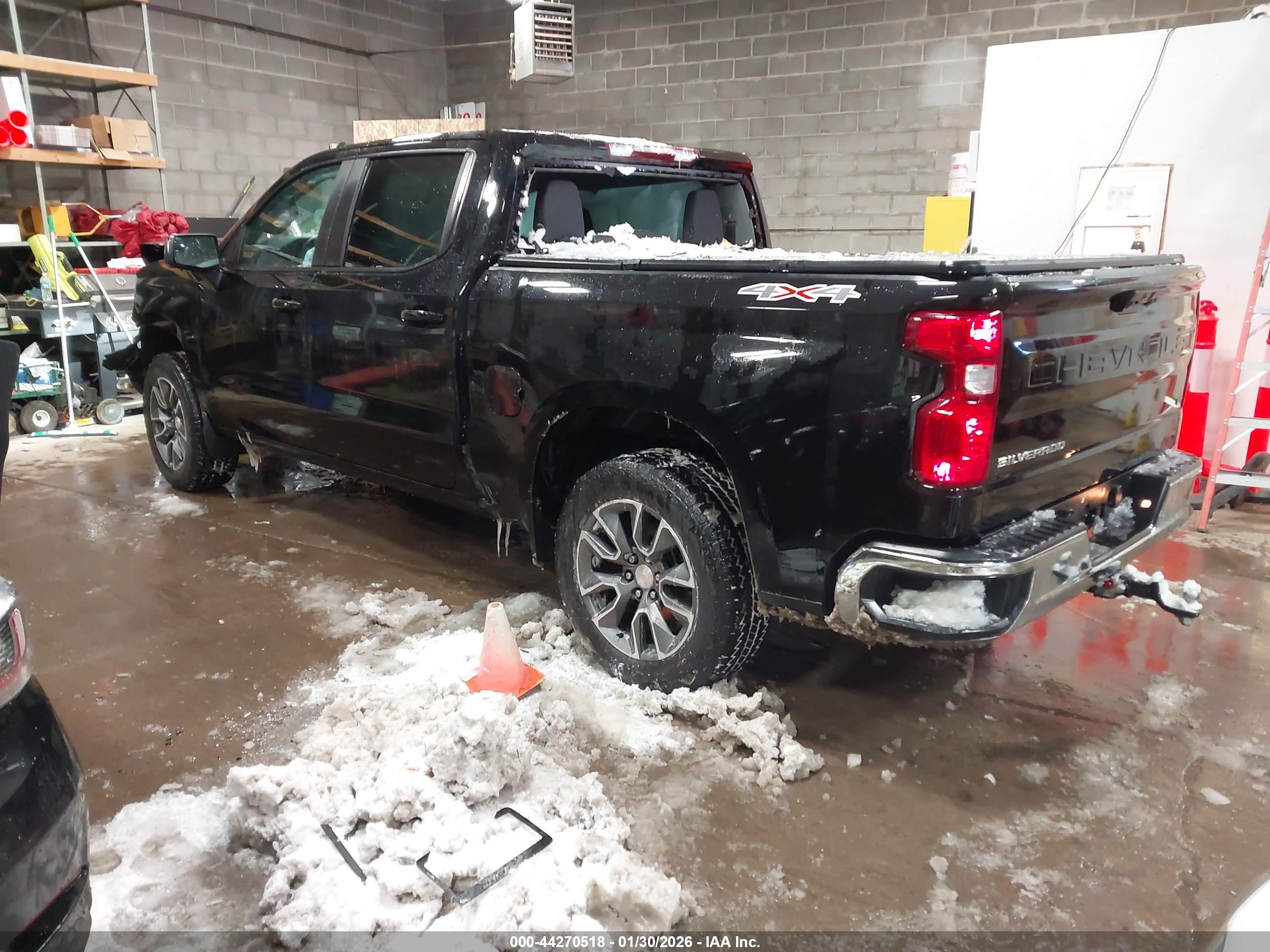 CHEVROLET SILVERADO image 3