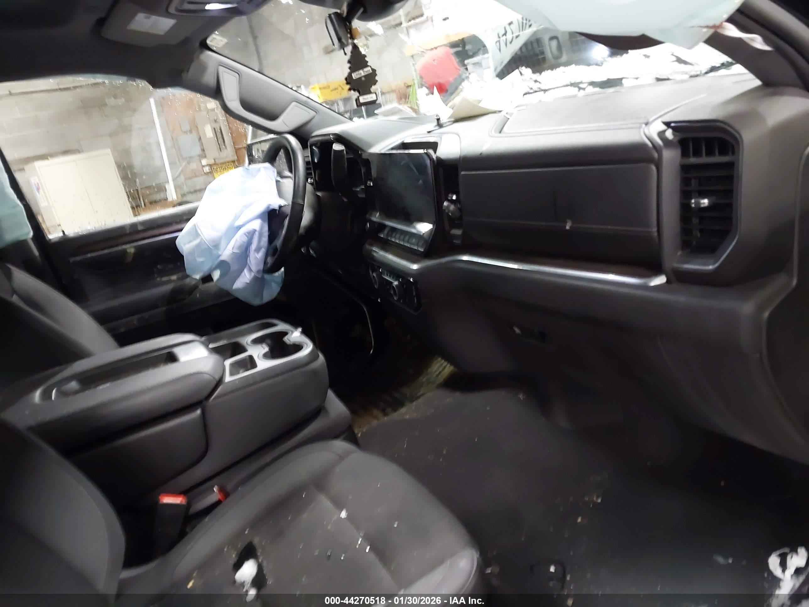 CHEVROLET SILVERADO image 5