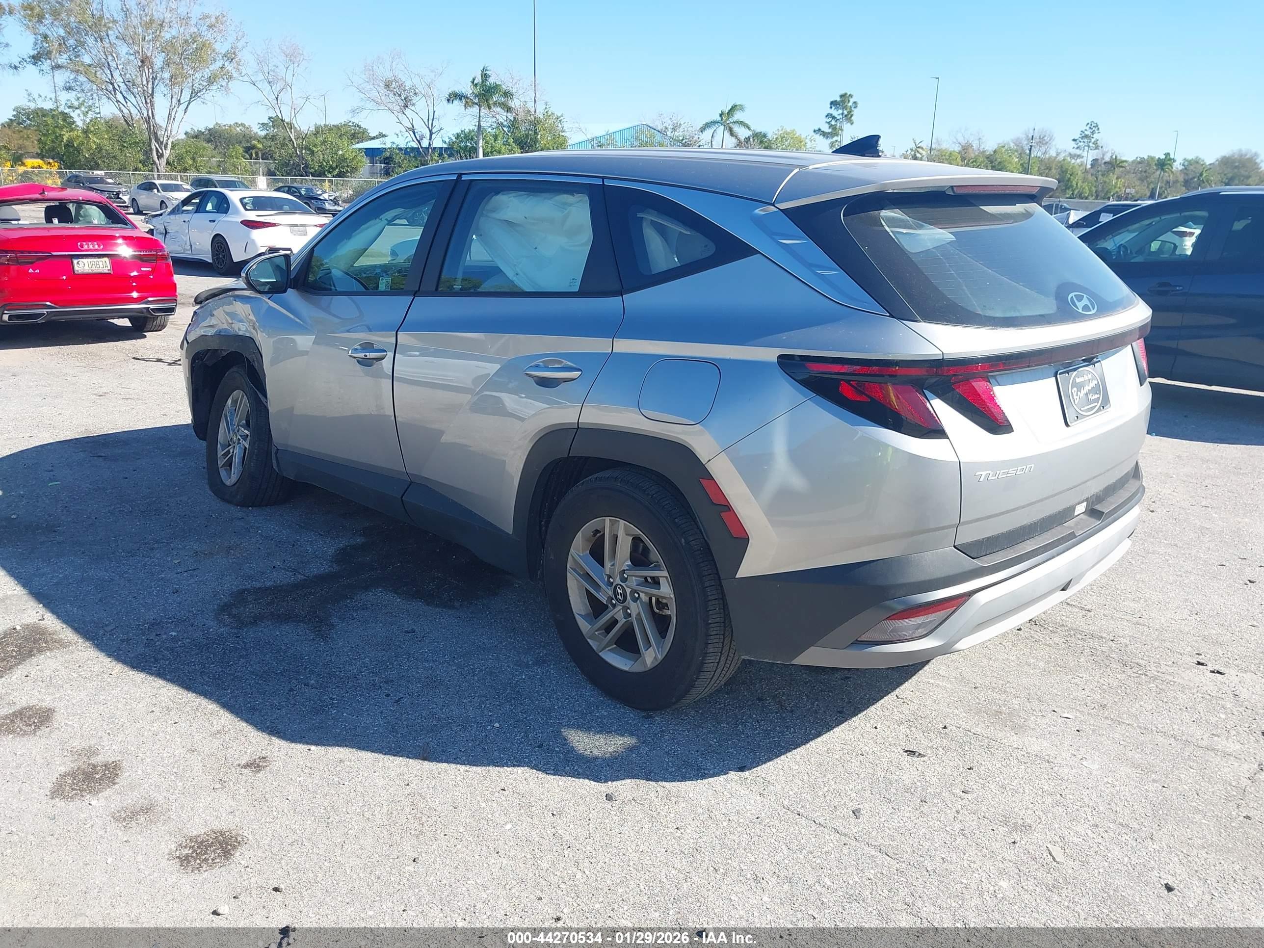 HYUNDAI TUCSON image 3