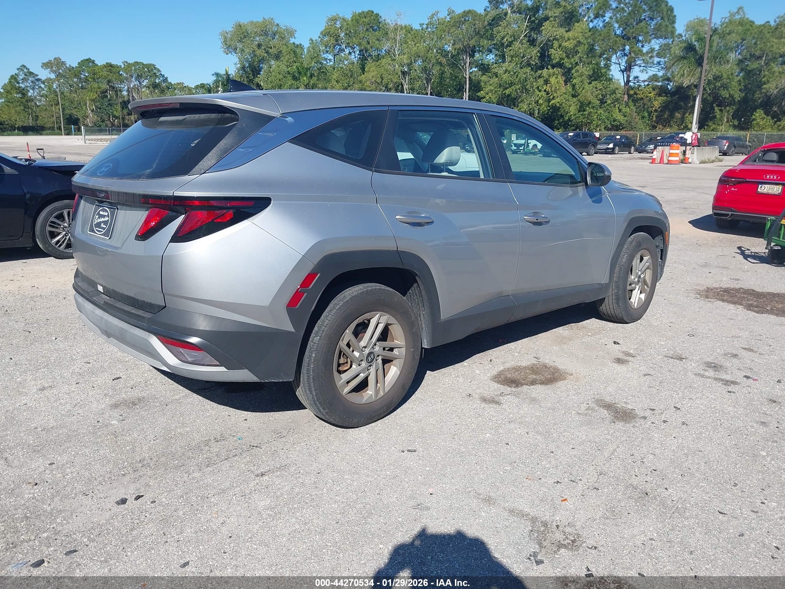 HYUNDAI TUCSON image 4